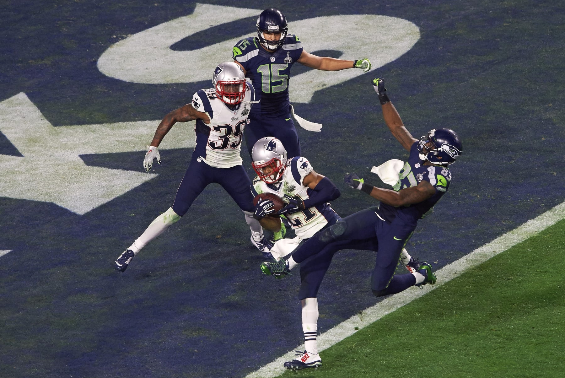 Football: Super Bowl XLIX: New England Patriots Malcolm Butler (21) in action, making interception on goal-line vs Seattle Seahawks during final drive in 4th quarter at University of Phoenix Stadium. 
Glendale, AZ 2/1/2015
CREDIT: John Iacono (Photo by John Iacono /Sports Illustrated via Getty Images)
(Set Number: X159220 TK1 )