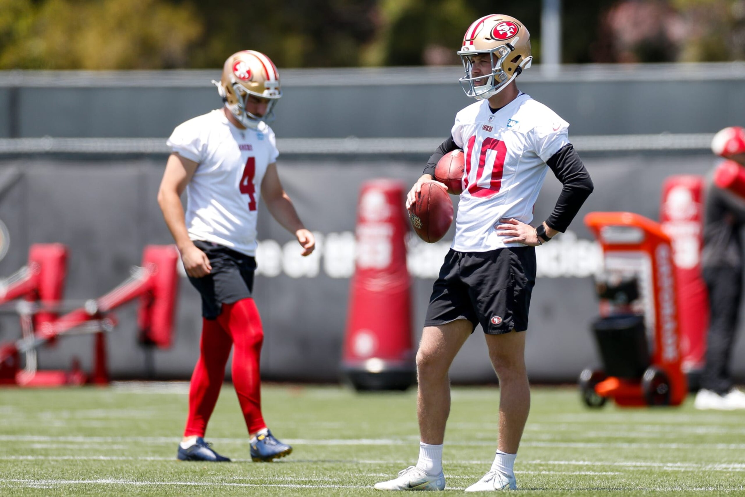 SANTA CLARA, CA - MAY 31: San Francisco 49ers kicker Zane Gonzalez (10) and kicker Jake Moody (4) take part in a drill during the team's OTA practice on May 31, 2023, at the SAP Performance Facility in Santa Clara, CA. (Photo by Brandon Sloter/Icon Sportswire via Getty Images) SANTA CLARA, CA - MAY 31: San Francisco 49ers kicker Zane Gonzalez (10) and kicker Jake Moody (4) take part in a drill during the team's OTA practice on May 31, 2023, at the SAP Performance Facility in Santa Clara, CA. (Photo by Brandon Sloter/Icon Sportswire via Getty Images)