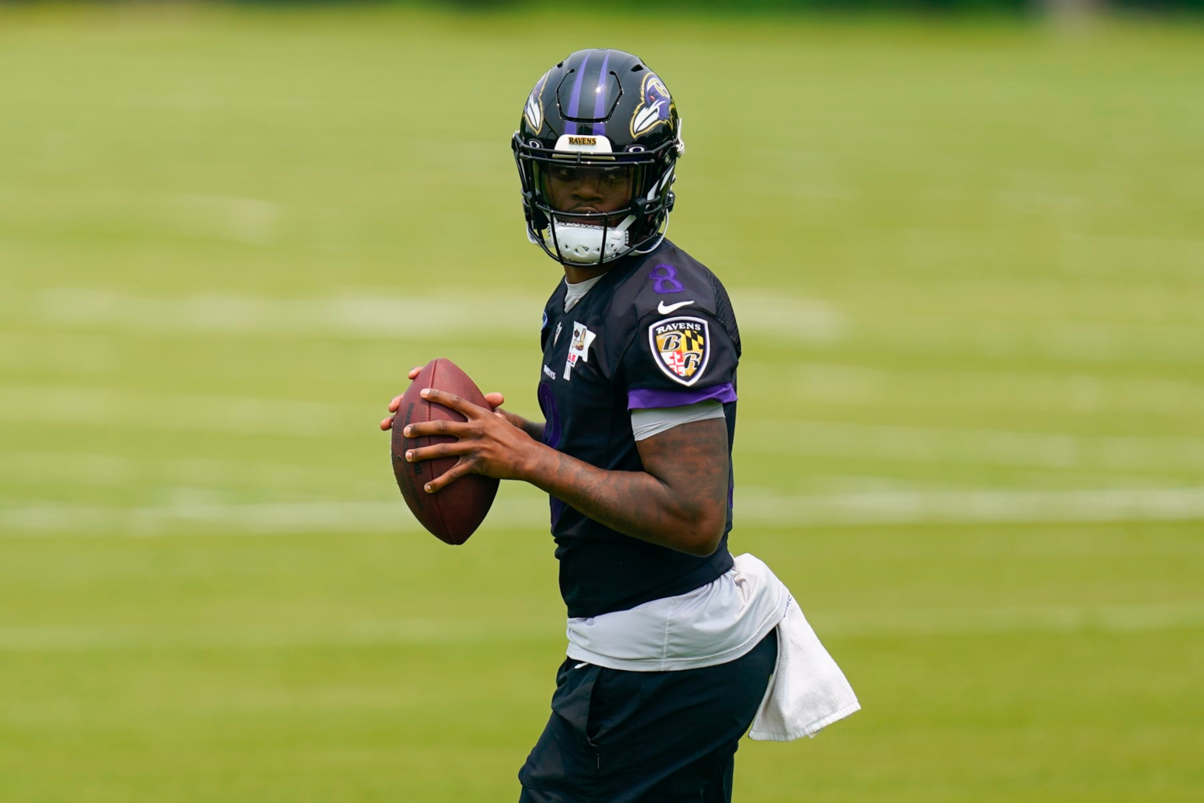 Baltimore Ravens quarterback Lamar Jackson works out during the team's NFL football practice, Tuesday, June 6, 2023, in Owings Mills, Md. (AP Photo/Julio Cortez) Baltimore Ravens quarterback Lamar Jackson works out during the team's NFL football practice, Tuesday, June 6, 2023, in Owings Mills, Md. (AP Photo/Julio Cortez)