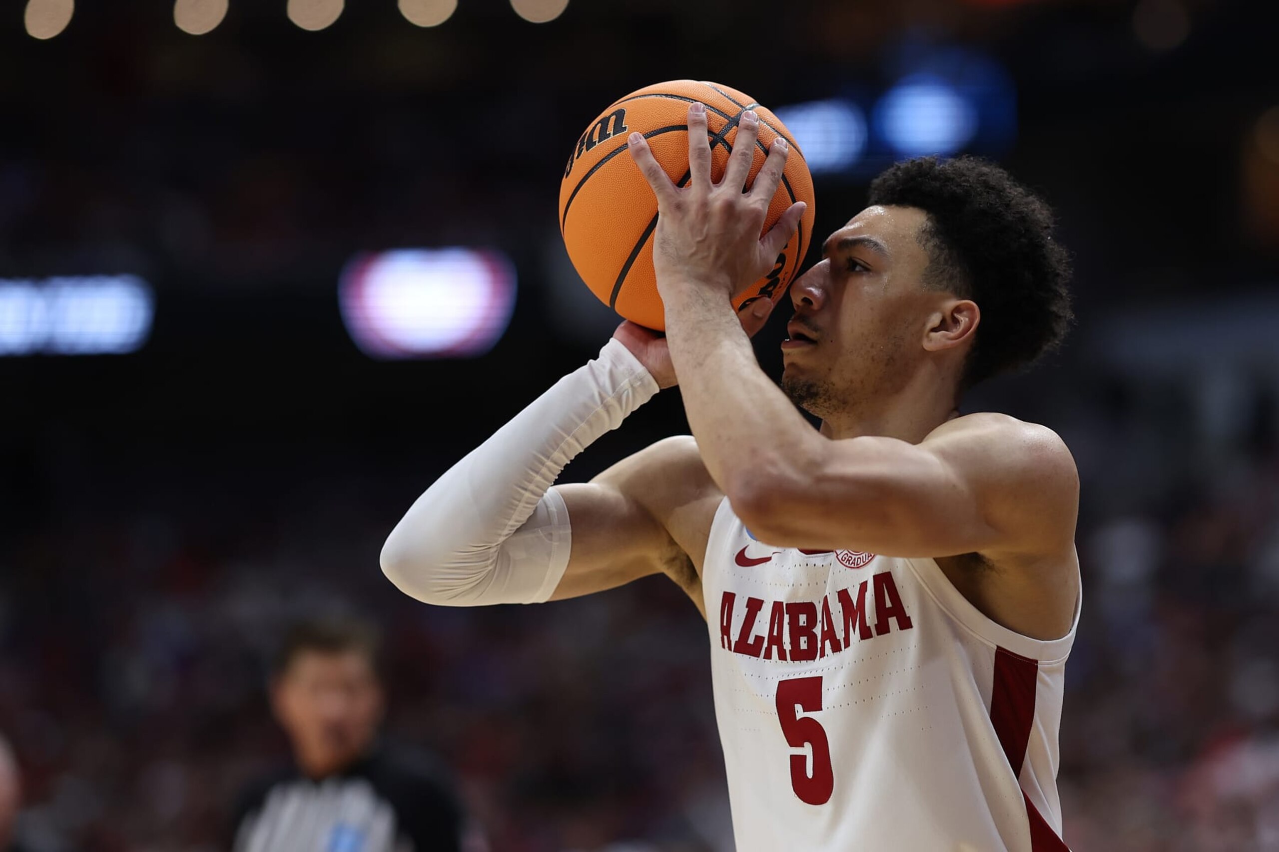 LOUISVILLE, KENTUCKY - MARCH 24: Jahvon Quinerly #5 of the Alabama Crimson Tide shoots against the San Diego State Aztecs during the first half in the Sweet 16 round of the NCAA Men's Basketball Tournament at KFC YUM! Center on March 24, 2023 in Louisville, Kentucky. (Photo by Rob Carr/Getty Images)