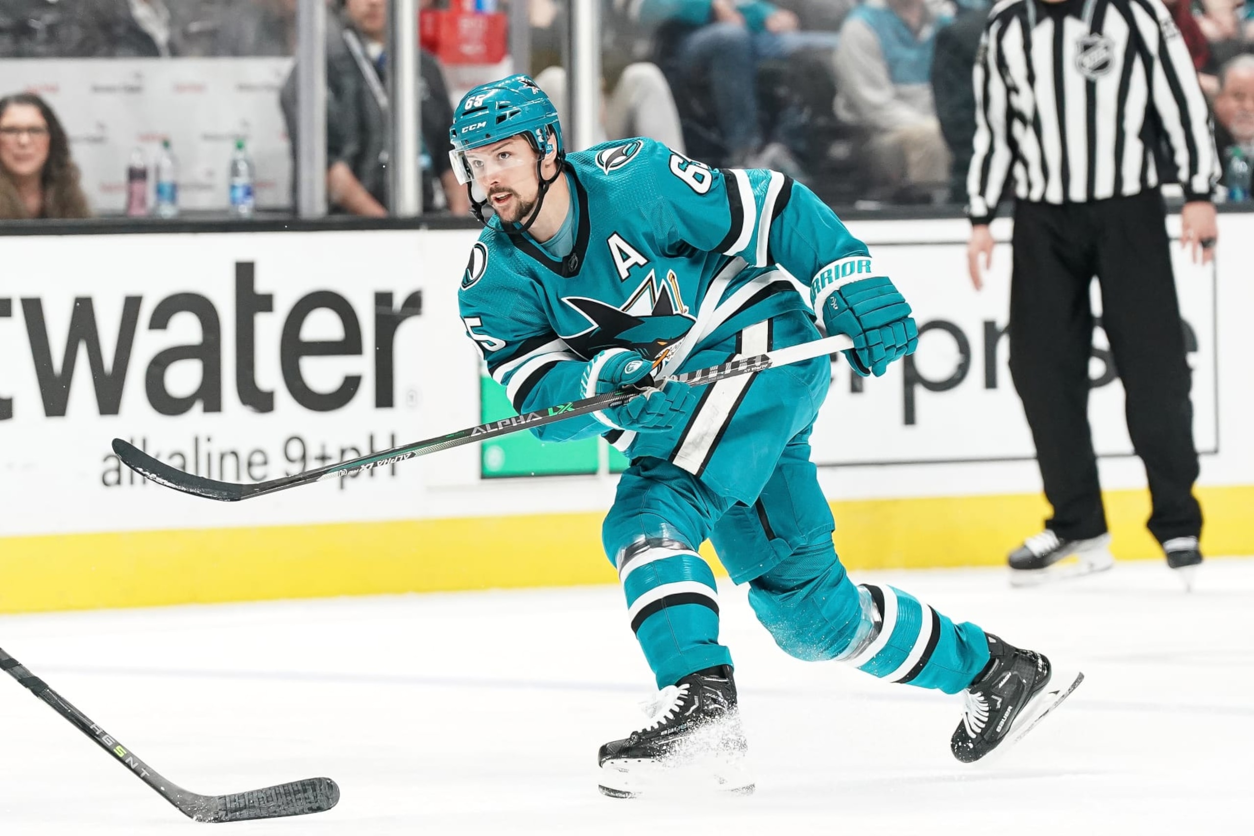 SAN JOSE, CA - MARCH 16: Erik Karlsson #65 of the San Jose Sharks passes the puck against the Seattle Kraken in the first period at SAP Center on March 16, 2023 in San Jose, California. (Photo by Kavin Mistry/NHLI via Getty Images)
