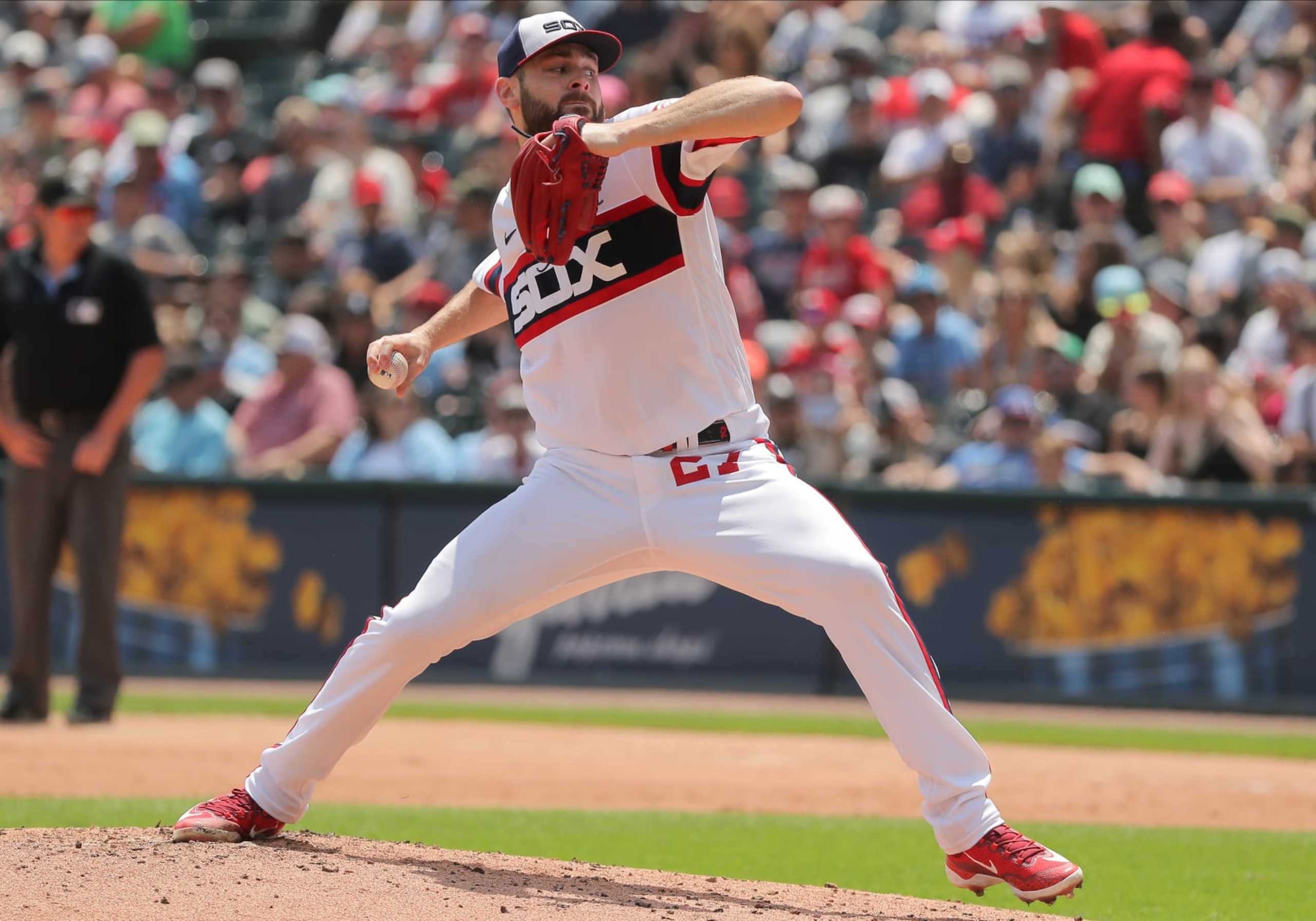 CHICAGO, IL - JULY 09: Chicago White Sox starting pitcher Lucas Giolito (27) delivers a pitch during a Major League Baseball game between the St. Louis Cardinals and the Chicago White Sox on July 9, 2023 at Guaranteed Rate Field in Chicago, IL. (Photo by Melissa Tamez/Icon Sportswire via Getty Images) CHICAGO, IL - JULY 09: Chicago White Sox starting pitcher Lucas Giolito (27) delivers a pitch during a Major League Baseball game between the St. Louis Cardinals and the Chicago White Sox on July 9, 2023 at Guaranteed Rate Field in Chicago, IL. (Photo by Melissa Tamez/Icon Sportswire via Getty Images)