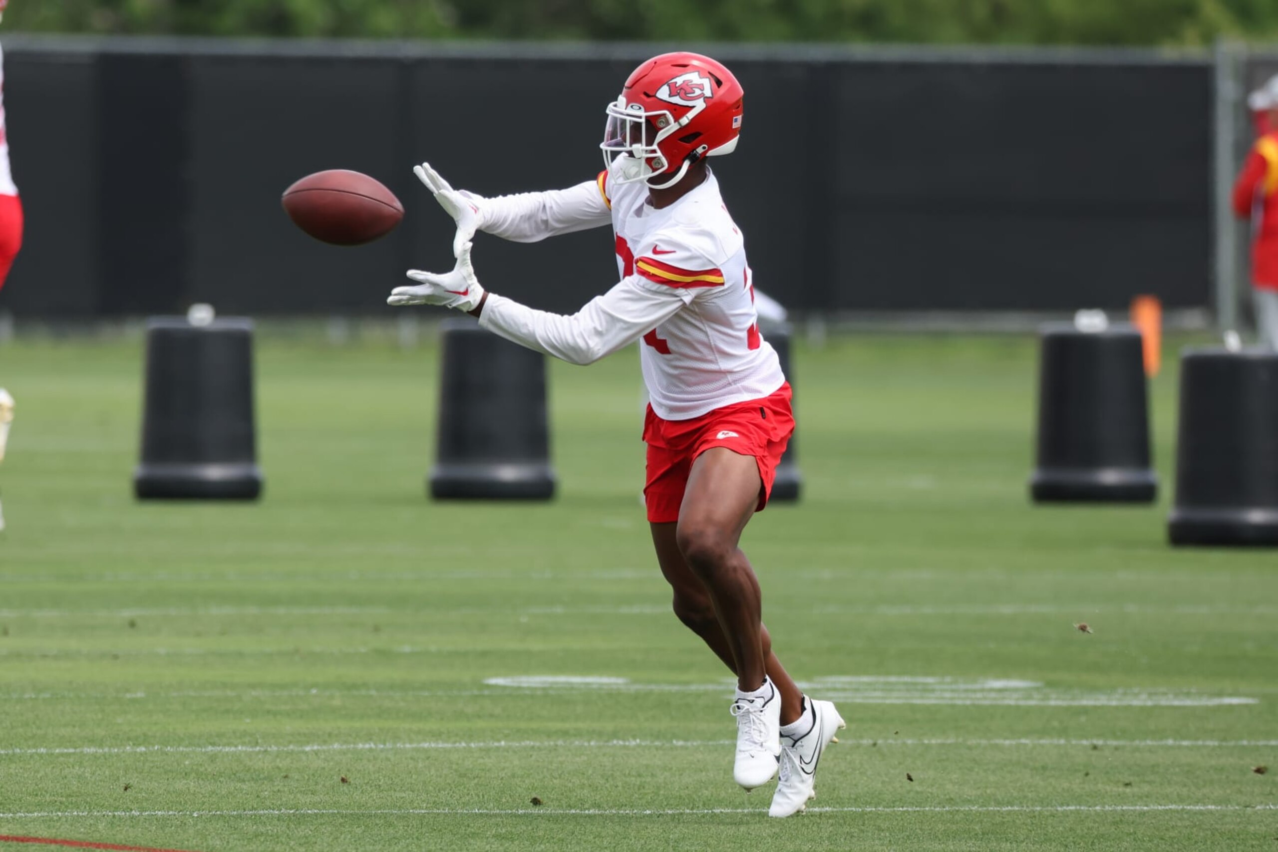KANSAS CITY, MO - JUNE 08: Kansas City Chiefs cornerback Nic Jones (31) catches a ball during OTA's on June 8, 2023 at the Kansas City Chiefs Training Facility in Kansas City, MO.  (Photo by Scott Winters/Icon Sportswire via Getty Images)