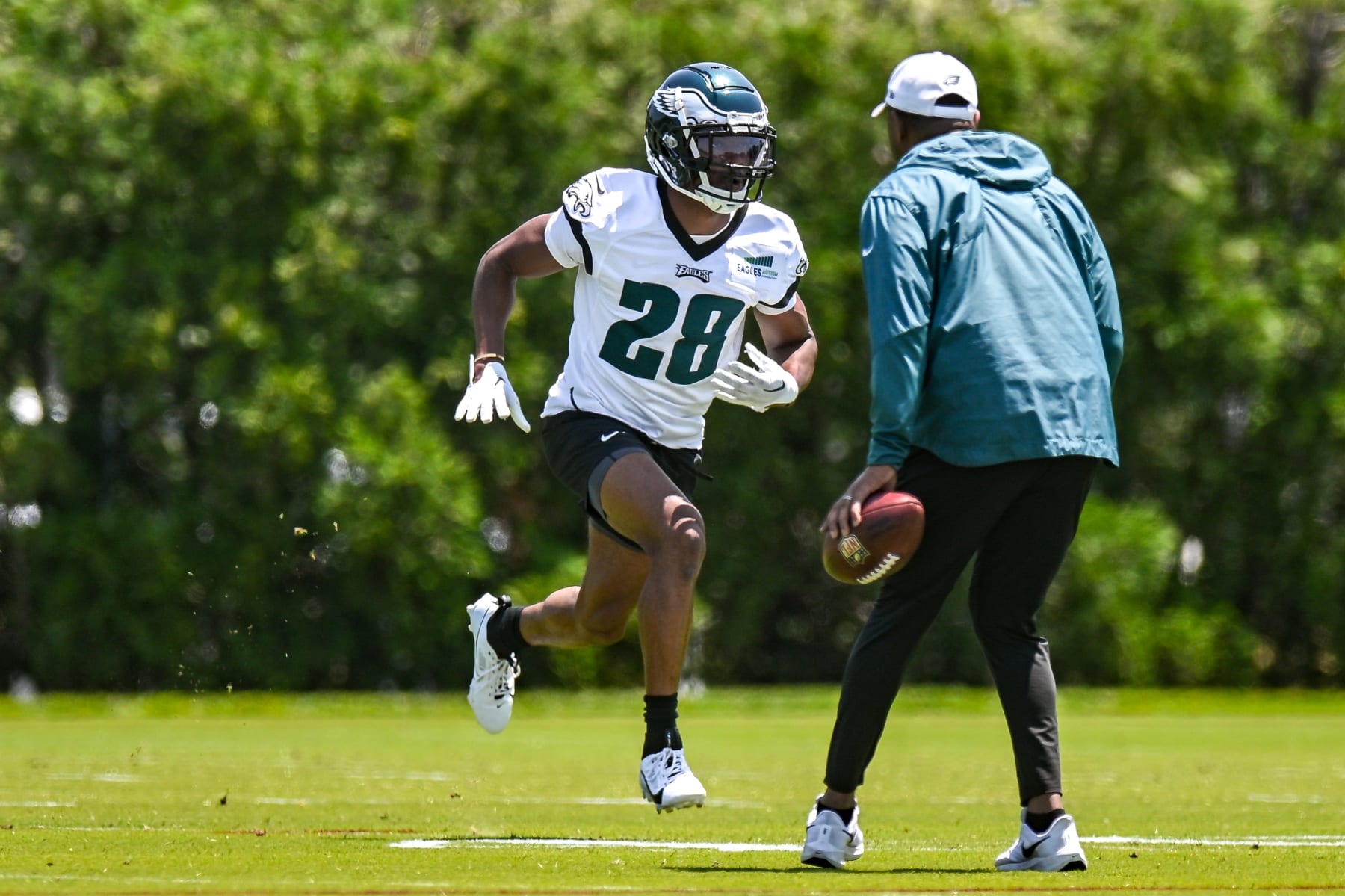 PHILADELPHIA, PA - JUNE 01: Philadelphia Eagles cornerback Josh Jobe (28) practices a drill during Philadelphia Eagles OTA's at Novacare Complex in Philadelphia, PA (Photo by John Jones/Icon Sportswire via Getty Images)