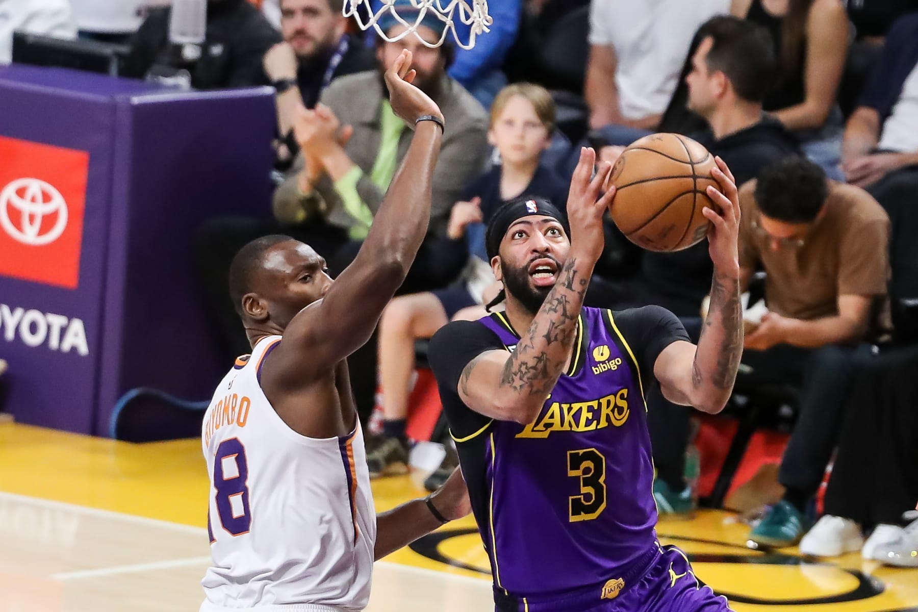 LOS ANGELES, CA - APRIL 07: Los Angeles Lakers forward Anthony Davis (3) drives past Phoenix Suns center Bismack Biyombo (18) during the Phoenix Suns vs Los Angeles Lakers game on April 07, 2023, at Crypto.com Arena in Los Angeles, CA. (Photo by Jevone Moore/Icon Sportswire via Getty Images)