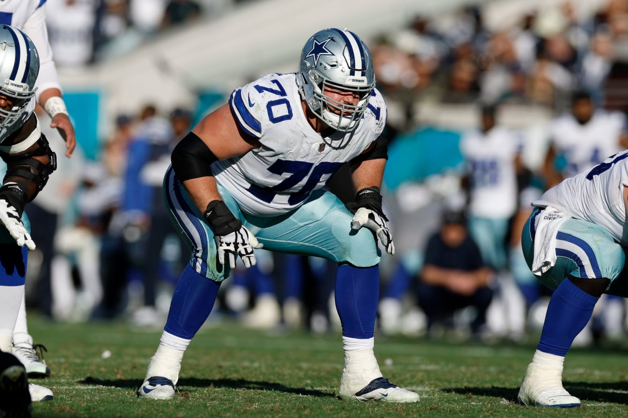 JACKSONVILLE, FL - DECEMBER 18: Dallas Cowboys guard Zack Martin (70) lines up for a play during the game between the Dallas Cowboys and the Jacksonville Jaguars on December 18, 2022 at tIAA Bank Field in Jacksonville, Fl. (Photo by David Rosenblum/Icon Sportswire via Getty Images) JACKSONVILLE, FL - DECEMBER 18: Dallas Cowboys guard Zack Martin (70) lines up for a play during the game between the Dallas Cowboys and the Jacksonville Jaguars on December 18, 2022 at tIAA Bank Field in Jacksonville, Fl. (Photo by David Rosenblum/Icon Sportswire via Getty Images)