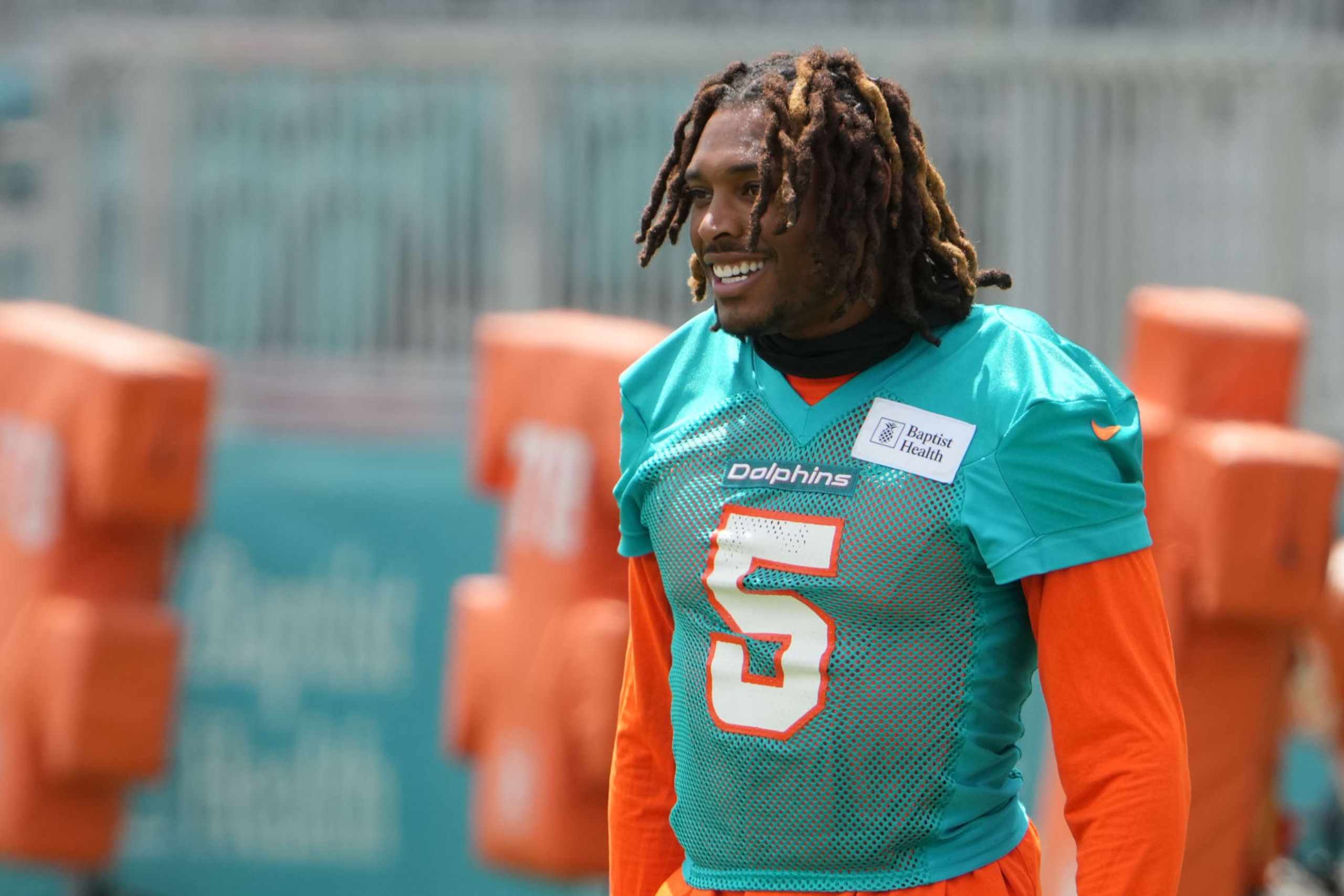 MIAMI GARDENS, FL - JUNE 08: Miami Dolphins cornerback Jalen Ramsey (5) smiles at a trainer during the Miami Dolphins OTA on Thursday, June 8, 2023 at Baptist Health Training Facility in Miami Gardens Fla. (Photo by Peter Joneleit/Icon Sportswire via Getty Images)