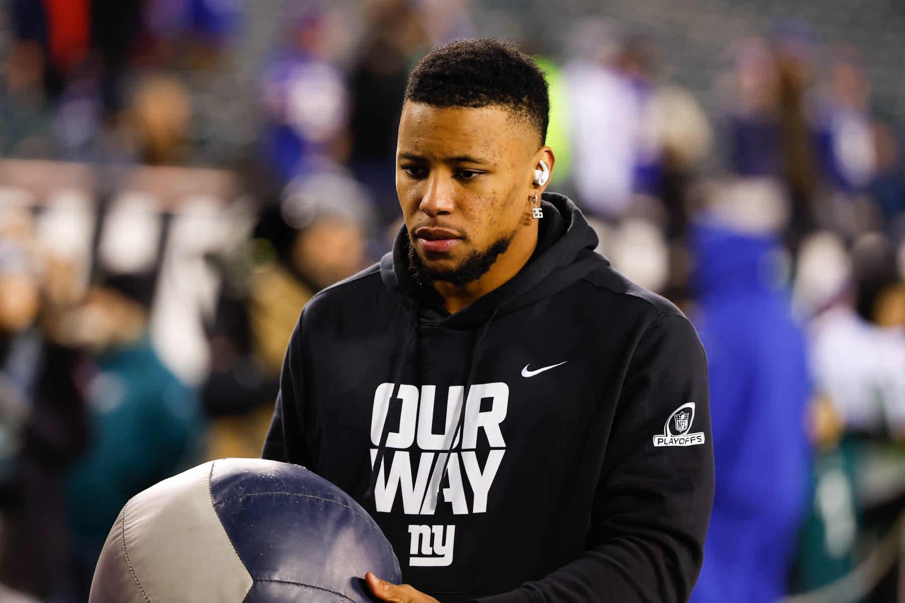PHILADELPHIA, PA - JANUARY 21:  New York Giants running back Saquon Barkley (26) prior the NFC Divisional playoff game between the Philadelphia Eagles and the New York Giants on January 21, 2023 at Lincoln Financial Field in Philadelphia, Pennsylvania.  (Photo by Rich Graessle/Icon Sportswire via Getty Images)
