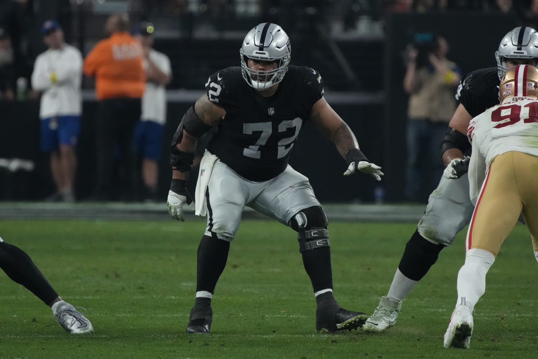 Las Vegas Raiders guard Jermaine Eluemunor (72) lines up against the San Francisco 49ers during the first half of an NFL football game, Sunday, Jan. 1, 2023, in Las Vegas. (AP Photo/Rick Scuteri)