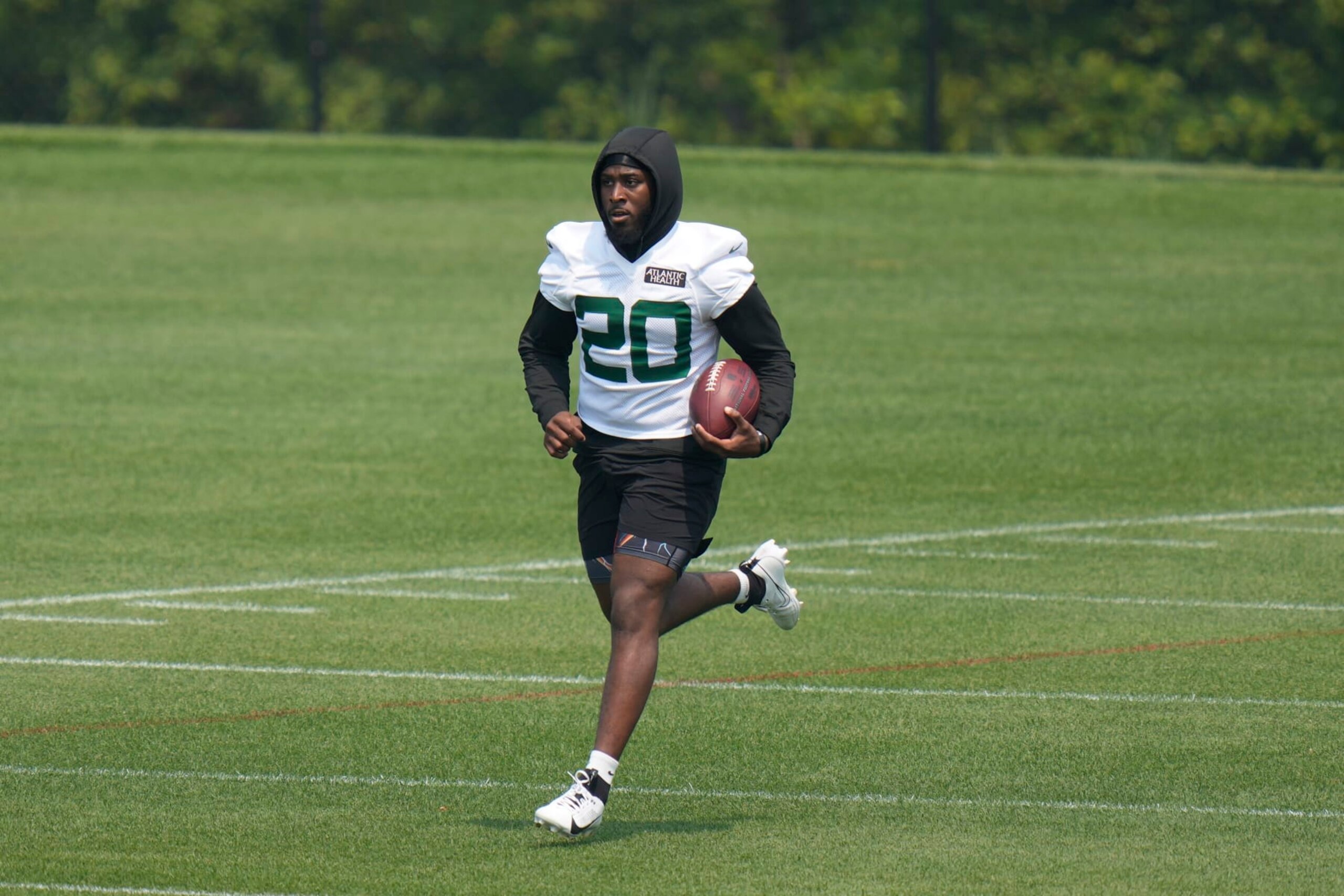 New York Jets' Breece Hall participates in a drill at the NFL football team's training facility in Florham Park, N.J., Tuesday, June 6, 2023. (AP Photo/Seth Wenig)