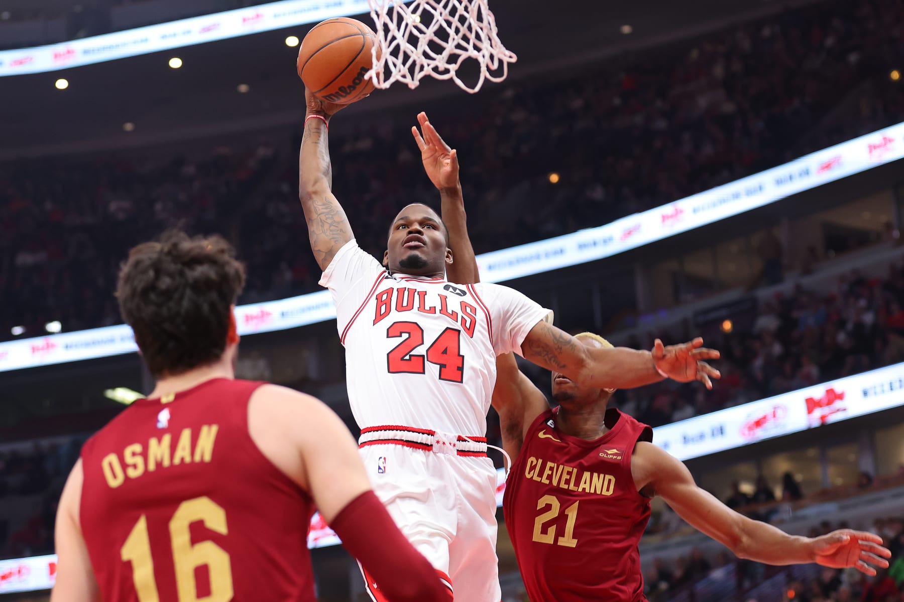 CHICAGO, ILLINOIS - DECEMBER 31: Javonte Green #24 of the Chicago Bulls dunks against the Cleveland Cavaliers during the first half at United Center on December 31, 2022 in Chicago, Illinois. NOTE TO USER: User expressly acknowledges and agrees that, by downloading and or using this photograph, User is consenting to the terms and conditions of the Getty Images License Agreement. (Photo by Michael Reaves/Getty Images)