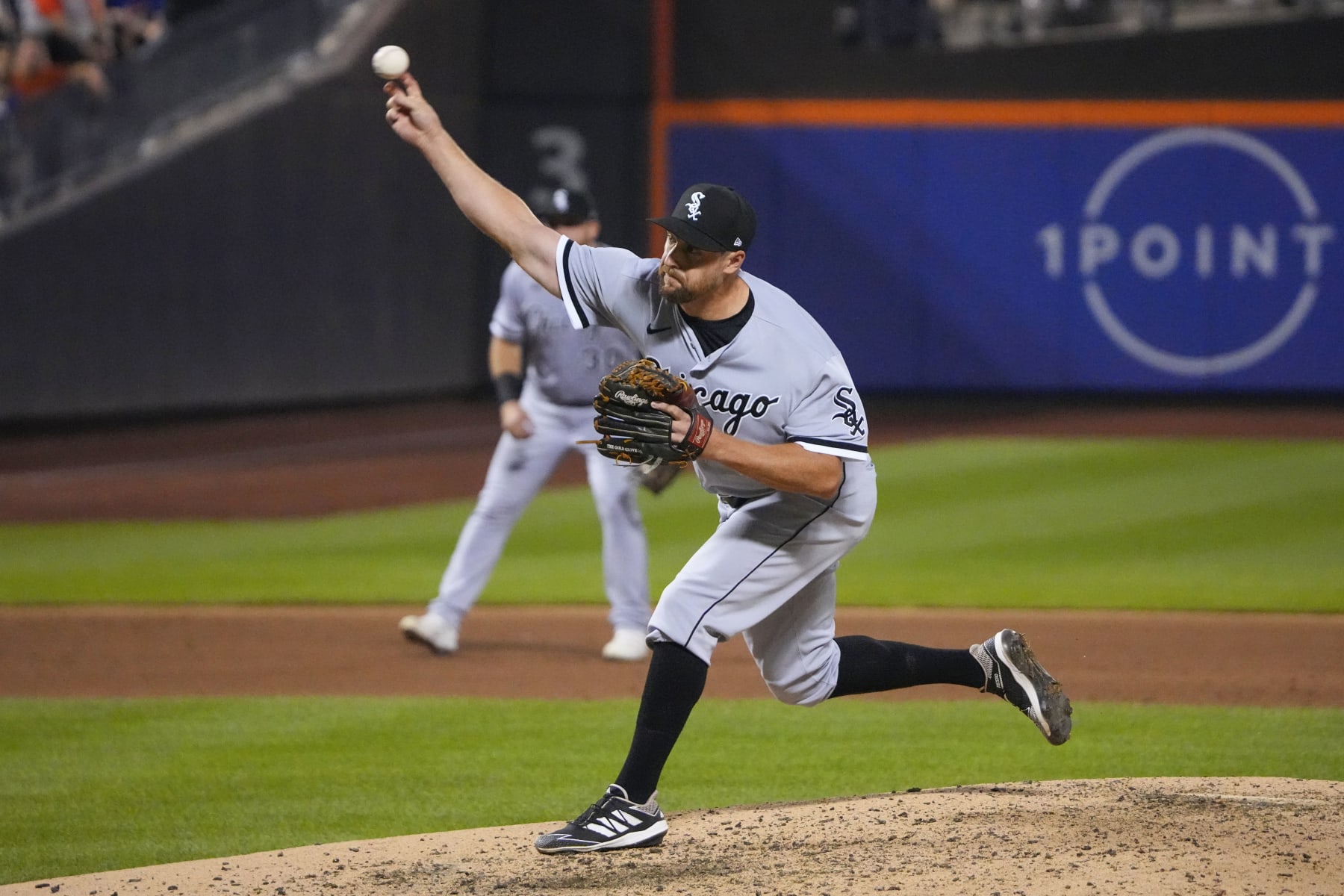 FLUSHING, NY - JULY 18: Chicago White Sox Pitcher Lucas Giolito (27) delivers a pitch during the fourth inning of the Major League Baseball game between the Chicago White Sox and New York Mets on July 18, 2023, at Citi Field in Flushing, NY. (Photo by Gregory Fisher/Icon Sportswire via Getty Images)