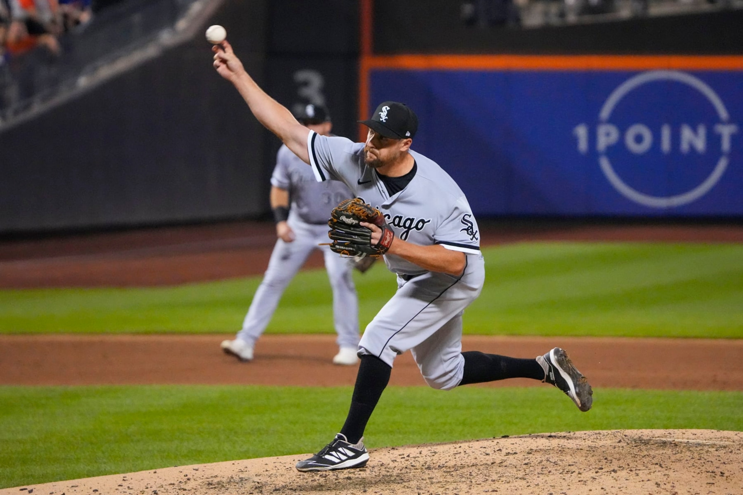 FLUSHING, NY - JULY 18: Chicago White Sox Pitcher Lucas Giolito (27) delivers a pitch during the fourth inning of the Major League Baseball game between the Chicago White Sox and New York Mets on July 18, 2023, at Citi Field in Flushing, NY. (Photo by Gregory Fisher/Icon Sportswire via Getty Images)