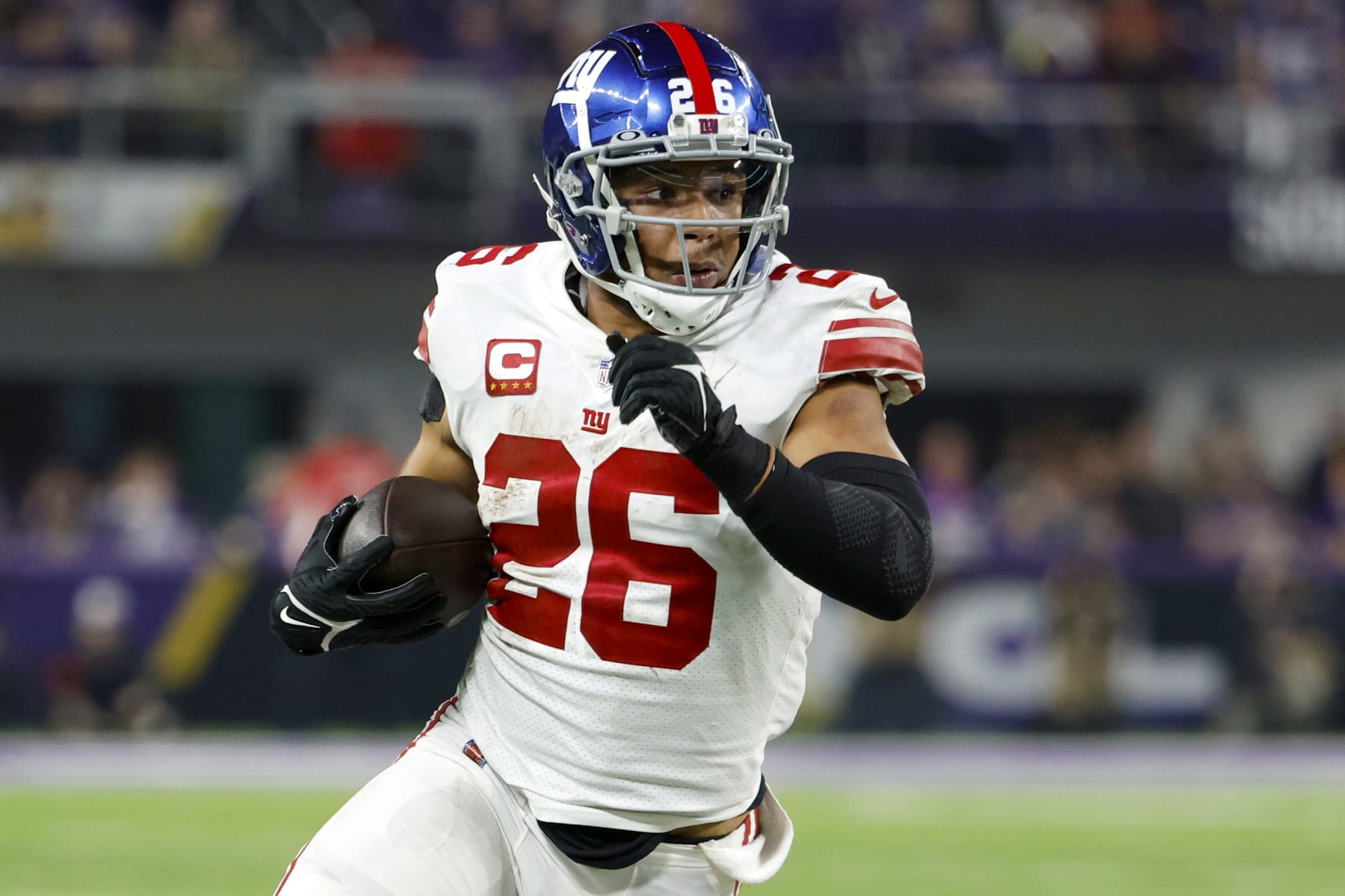 MINNEAPOLIS, MINNESOTA - JANUARY 15: Saquon Barkley #26 of the New York Giants rushes during the fourth quarter against the Minnesota Vikings in the NFC Wild Card playoff game at U.S. Bank Stadium on January 15, 2023 in Minneapolis, Minnesota. (Photo by David Berding/Getty Images)