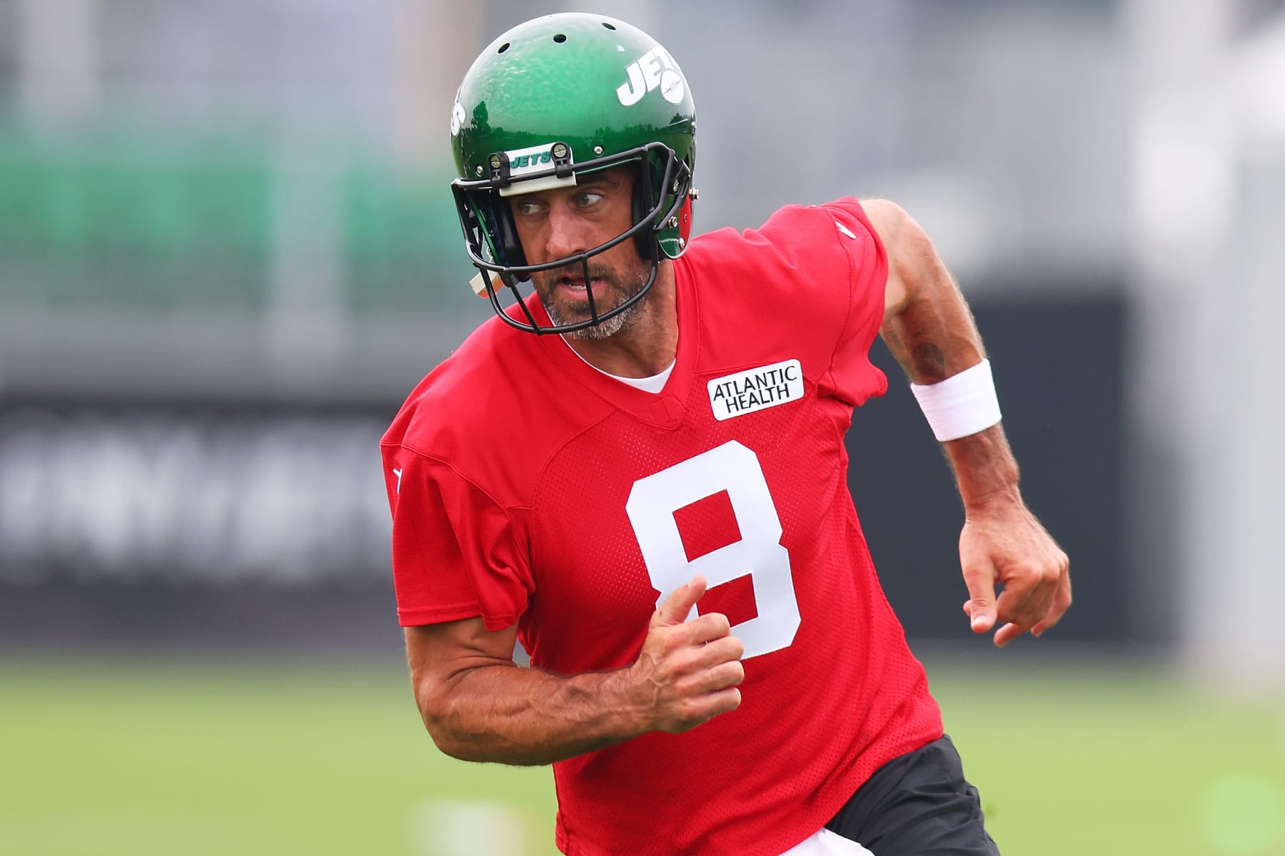 FLORHAM PARK, NEW JERSEY - JULY 20: Aaron Rodgers #8 of the New York Jets run drills during training camp at Atlantic Health Jets Training Center on July 20, 2023 in Florham Park, New Jersey. (Photo by Mike Stobe/Getty Images)