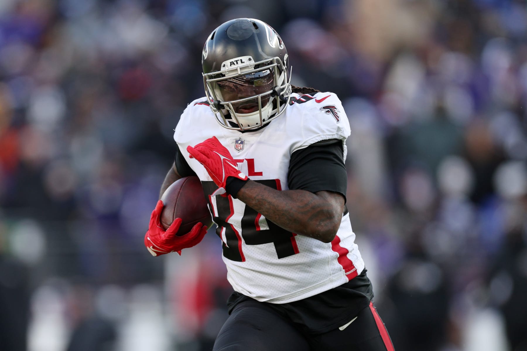 BALTIMORE, MARYLAND - DECEMBER 24: Cordarrelle Patterson #84 of the Atlanta Falcons carries the ball against the Baltimore Ravens during the second half at M&T Bank Stadium on December 24, 2022 in Baltimore, Maryland. (Photo by Rob Carr/Getty Images)