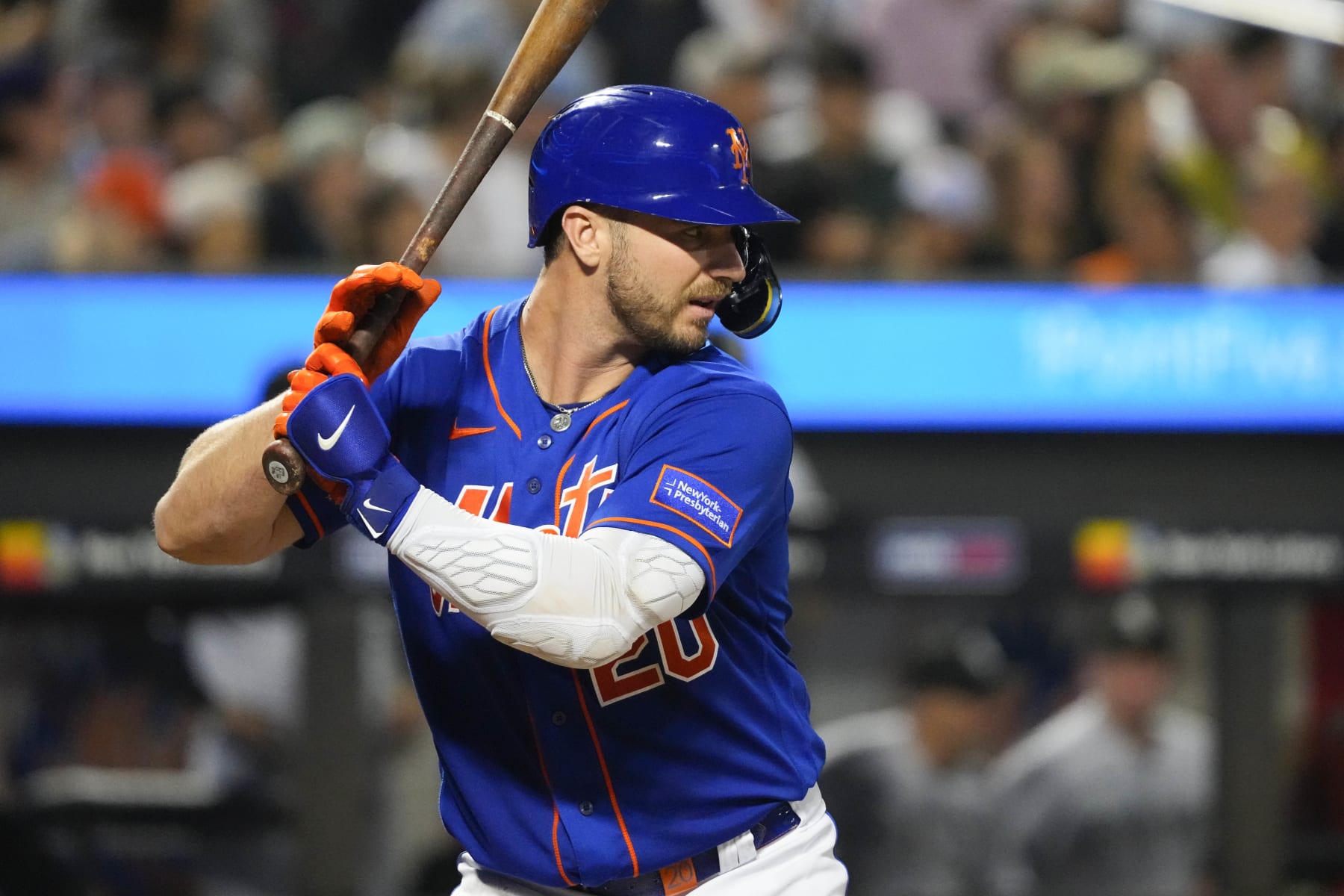 FLUSHING, NY - JULY 18: New York Mets First Baseman Pete Alonso (20) at bat during the sixth inning of the Major League Baseball game between the Chicago White Sox and New York Mets on July 18, 2023, at Citi Field in Flushing, NY. (Photo by Gregory Fisher/Icon Sportswire via Getty Images)