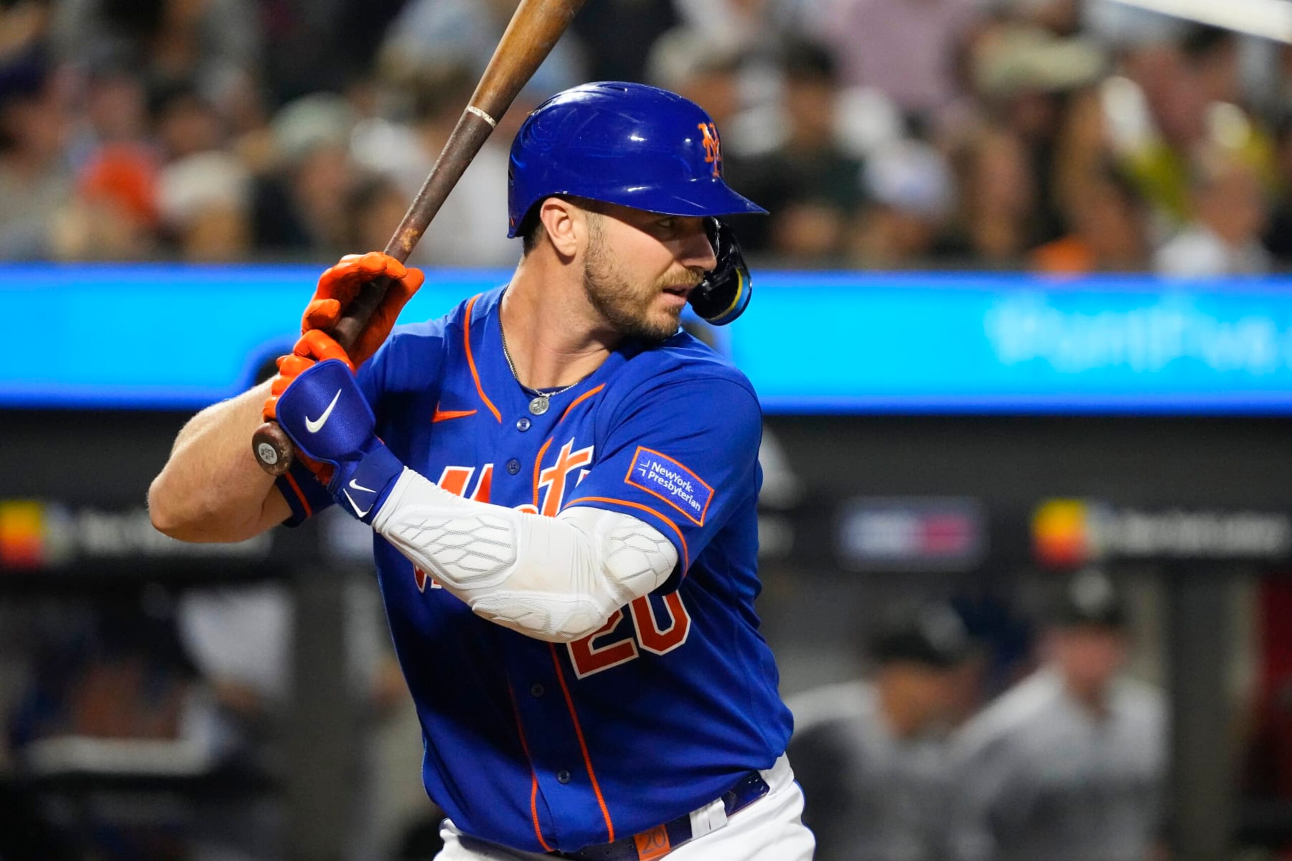 FLUSHING, NY - JULY 18: New York Mets First Baseman Pete Alonso (20) at bat during the sixth inning of the Major League Baseball game between the Chicago White Sox and New York Mets on July 18, 2023, at Citi Field in Flushing, NY. (Photo by Gregory Fisher/Icon Sportswire via Getty Images)