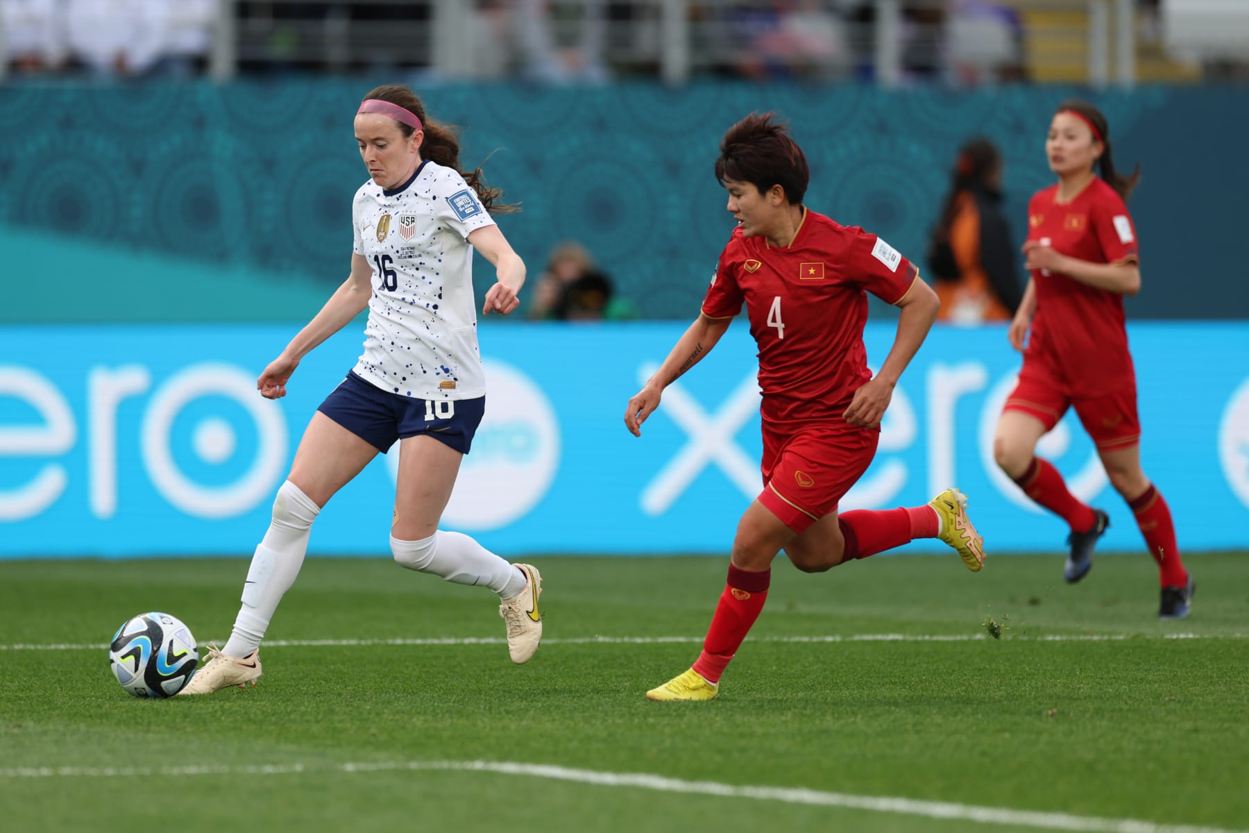 AUCKLAND, NEW ZEALAND - JULY 22: Rose Lavelle of USA controls the ball against Tran Thi Thu of Vietnam during the FIFA Women's World Cup Australia & New Zealand 2023 Group E match between USA and Vietnam at Eden Park on July 22, 2023 in Auckland, New Zealand. (Photo by Phil Walter/Getty Images)