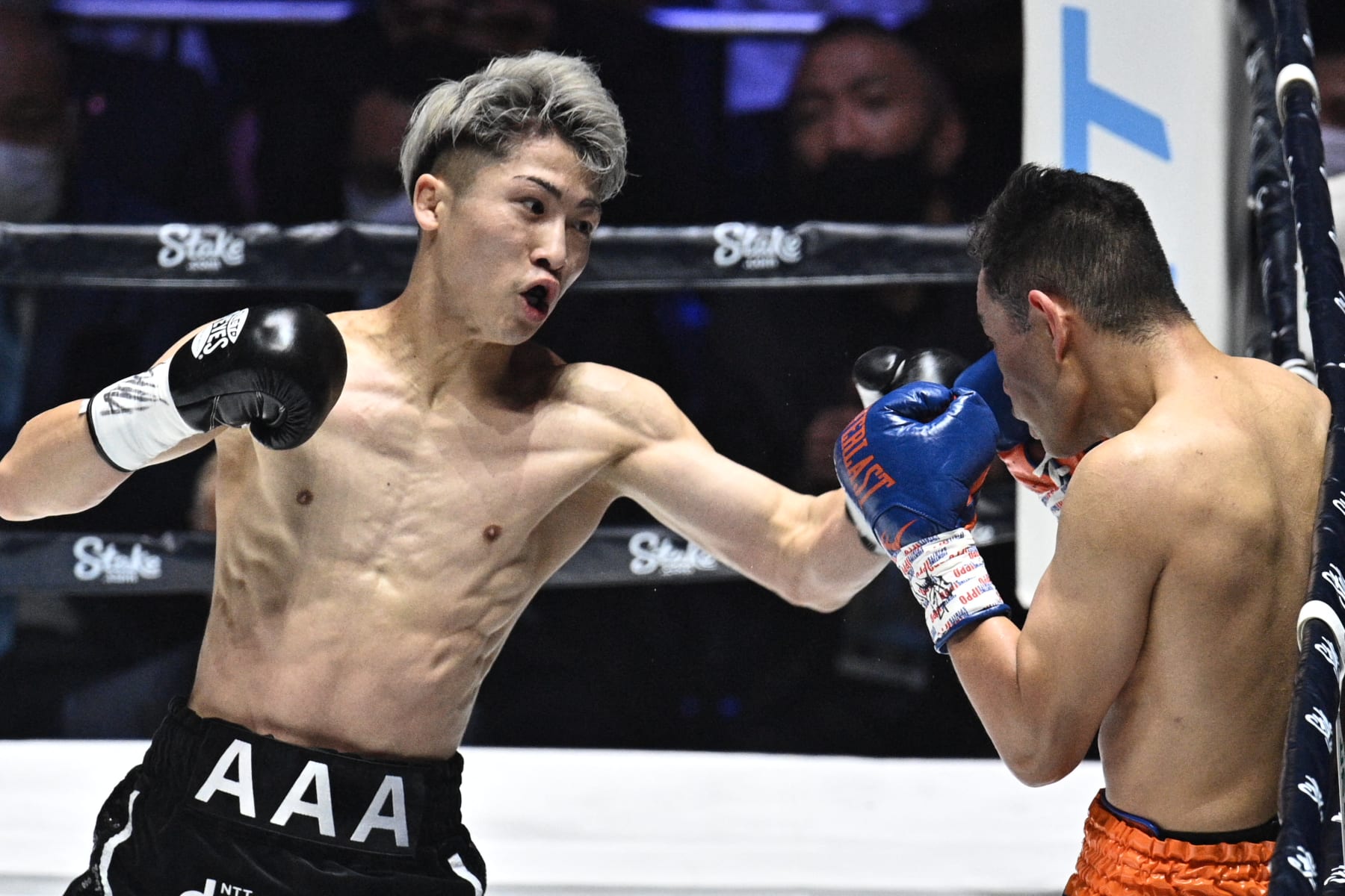 Naoya Inoue (left) and Nonito Donaire (right)