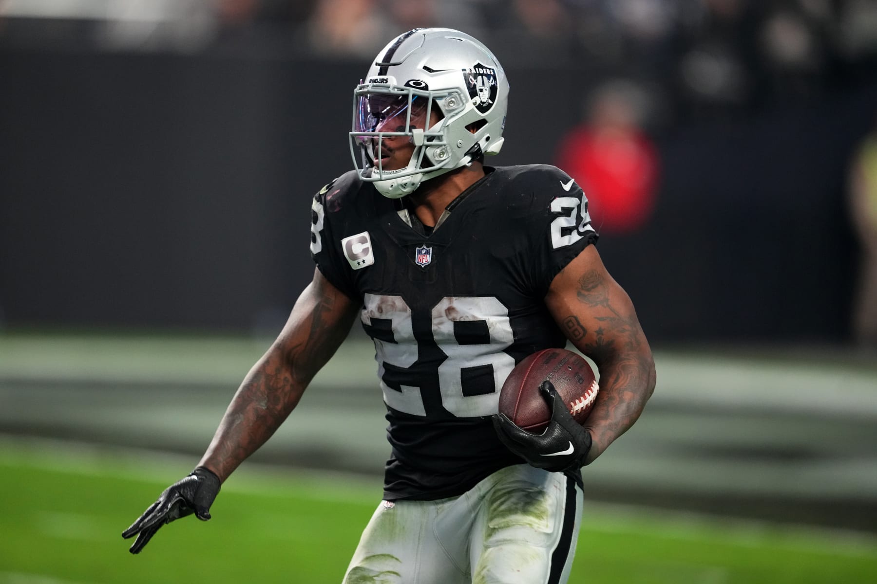 LAS VEGAS, NEVADA - DECEMBER 18: Josh Jacobs #28 of the Las Vegas Raiders runs with the ball during the second half against the New England Patriots at Allegiant Stadium on December 18, 2022 in Las Vegas, Nevada. (Photo by Chris Unger/Getty Images)