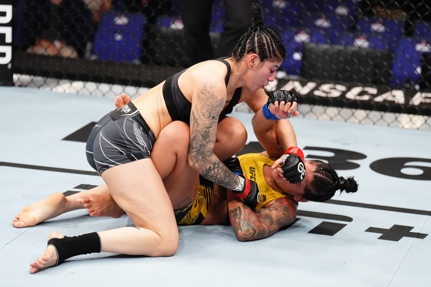 Ketlen Vieira punches Pannie Kianzad. 