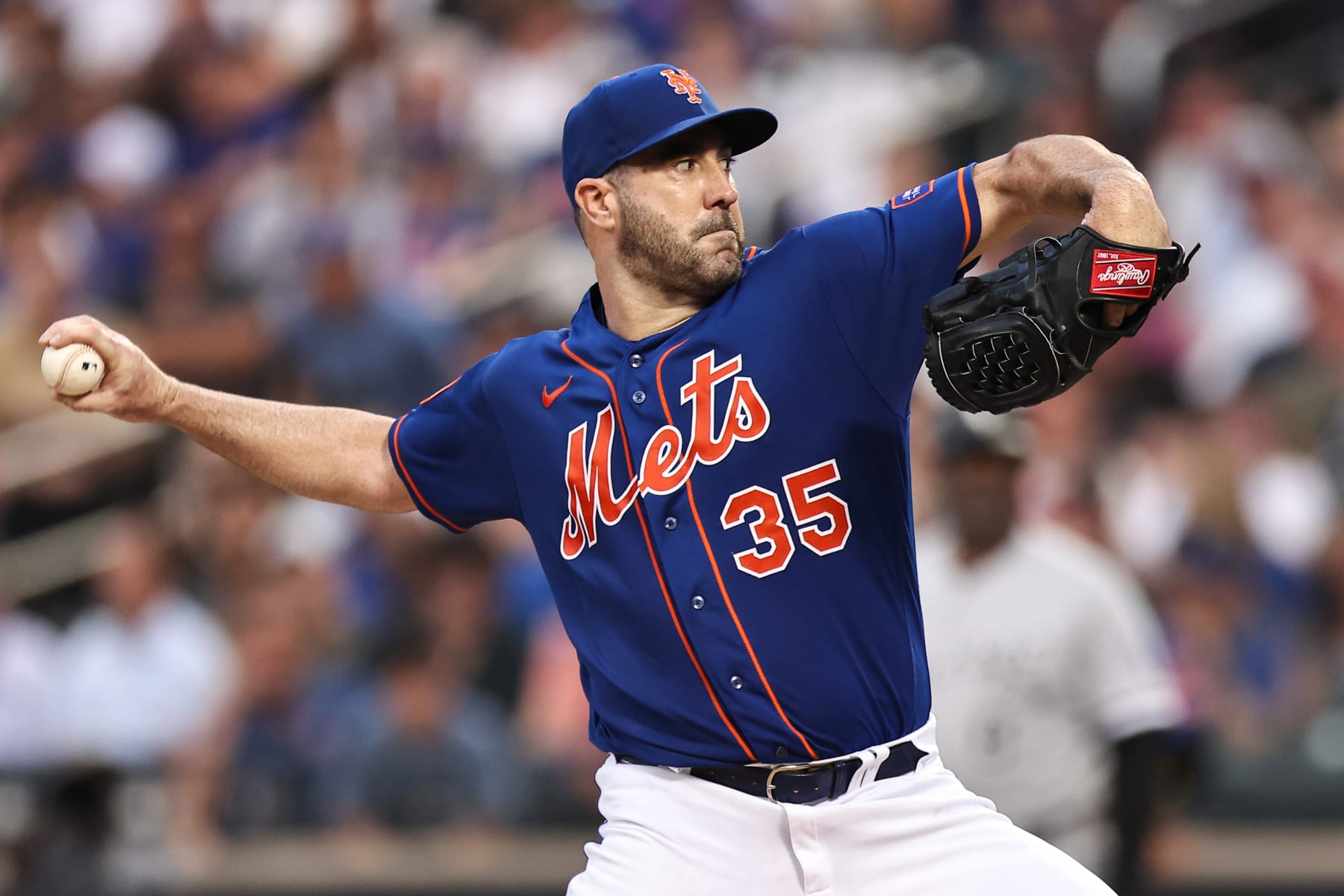NEW YORK, NEW YORK - JULY 19: Justin Verlander #35 of the New York Mets pitches during the third inning against the Chicago White Sox at Citi Field on July 19, 2023 in New York City. (Photo by Dustin Satloff/Getty Images)