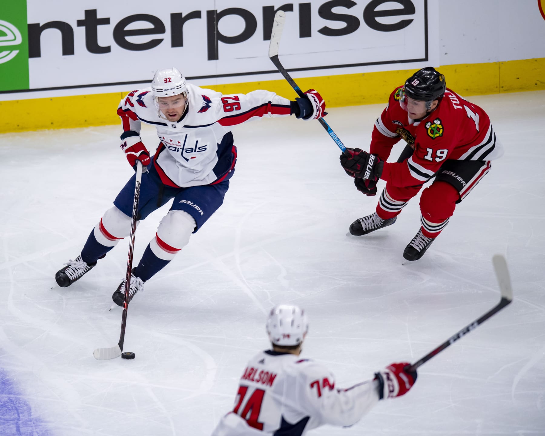 CHICAGO, IL - JANUARY 20: Washington Capitals center Evgeny Kuznetsov (92) controls the puck while defending and holding onto the stick of Chicago Blackhawks center Jonathan Toews (19) during a game between the Washington Capitals and the Chicago Blackhawks on January 20, 2019, at the United Center in Chicago, IL. (Photo by Patrick Gorski/Icon Sportswire via Getty Images)