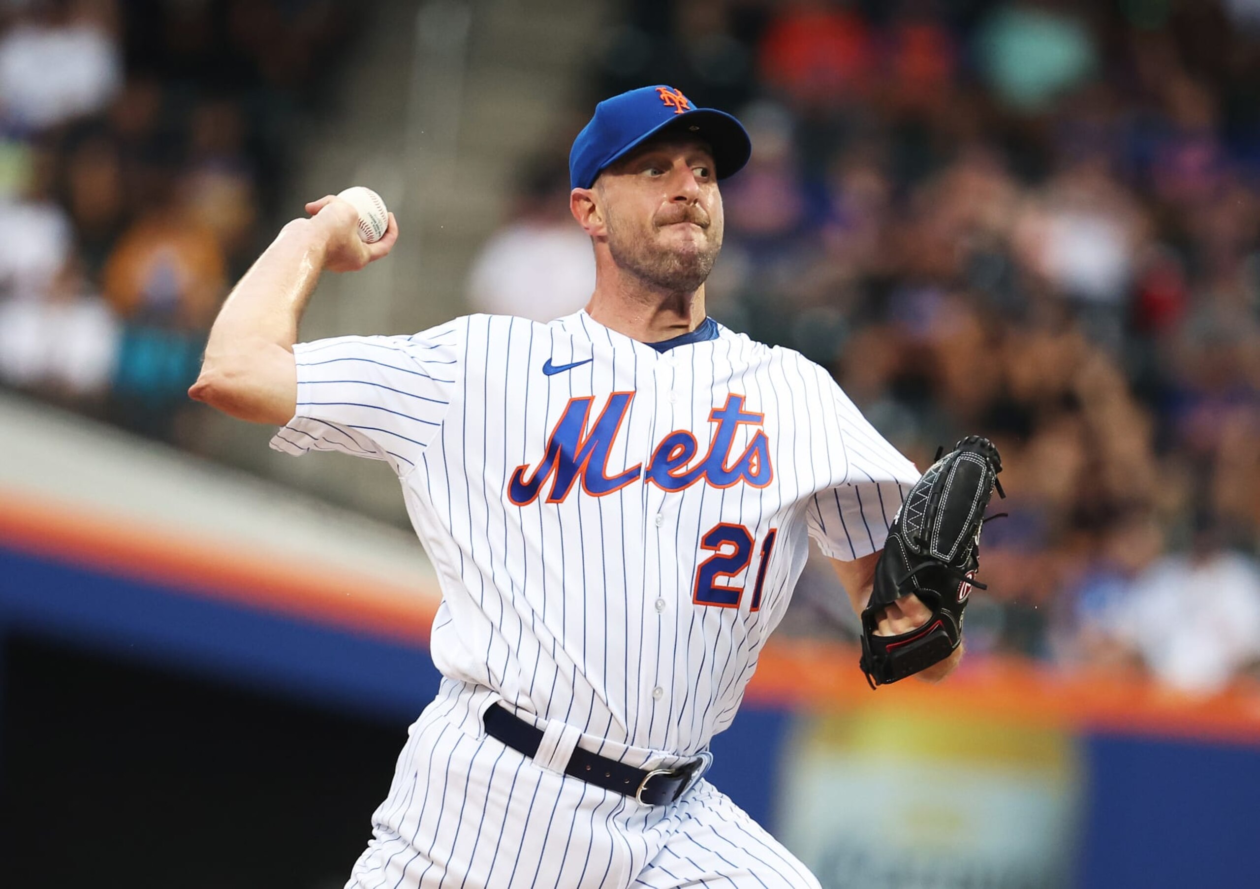 NEW YORK, NEW YORK - JULY 16:  Max Scherzer #21 of the New York Mets pitches against the Los Angeles Dodgers during their game at Citi Field in the Queens borough of New York City. (Photo by Al Bello/Getty Images)