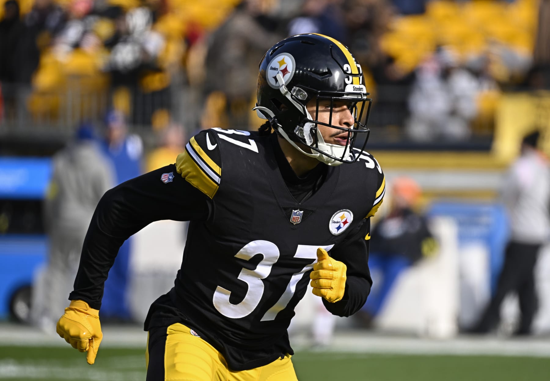 PITTSBURGH, PA - JANUARY 08:   Pittsburgh Steelers safety Elijah Riley (37) looks downfield during the game between the Pittsburgh Steelers and the Cleveland Browns at Acrisure Stadium on January 8, 2023 in Pittsburgh, PA. (Photo by Shelley Lipton/Icon Sportswire via Getty Images)