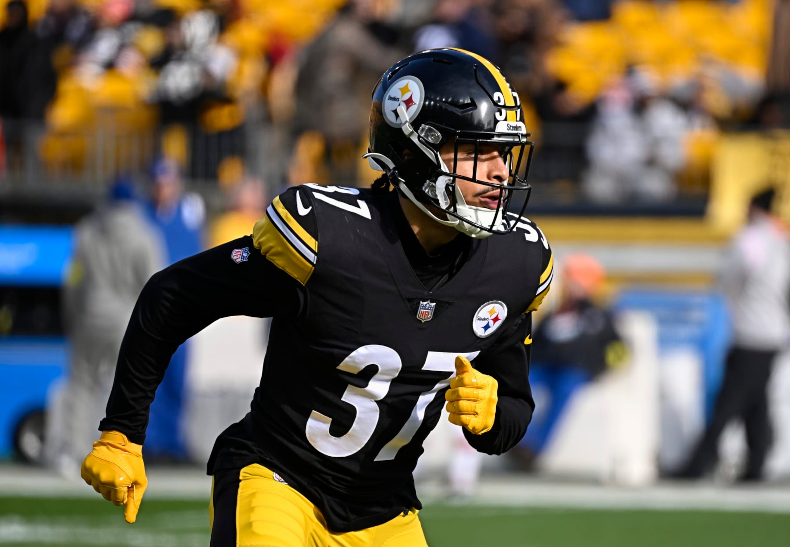 PITTSBURGH, PA - JANUARY 08: Pittsburgh Steelers safety Elijah Riley (37) looks downfield during the game between the Pittsburgh Steelers and the Cleveland Browns at Acrisure Stadium on January 8, 2023 in Pittsburgh, PA. (Photo by Shelley Lipton/Icon Sportswire via Getty Images) PITTSBURGH, PA - JANUARY 08: Pittsburgh Steelers safety Elijah Riley (37) looks downfield during the game between the Pittsburgh Steelers and the Cleveland Browns at Acrisure Stadium on January 8, 2023 in Pittsburgh, PA. (Photo by Shelley Lipton/Icon Sportswire via Getty Images)