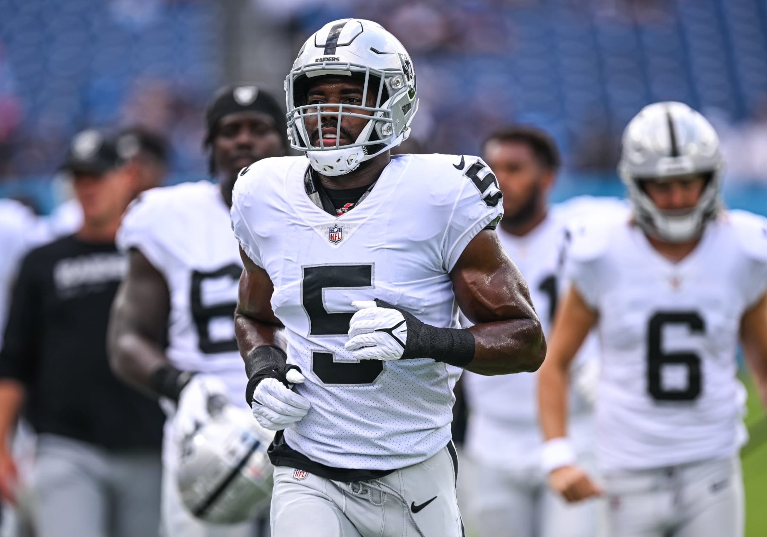 NASHVILLE, TN - SEPTEMBER 25: Las Vegas Raiders linebacker Divine Deablo (5) runs off the field after warmups before the game between the Tennessee Titans and the Las Vegas Raiders on September 25, 2022, at Nissan Stadium in Nashville, TN. (Photo by Bryan Lynn/Icon Sportswire via Getty Images)