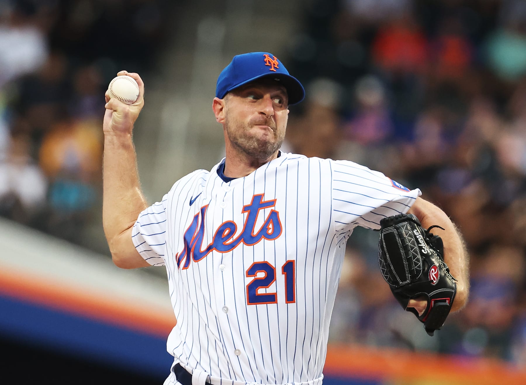 NEW YORK, NEW YORK - JULY 16:  Max Scherzer #21 of the New York Mets pitches against the Los Angeles Dodgers during their game at Citi Field in the Queens borough of New York City. (Photo by Al Bello/Getty Images)