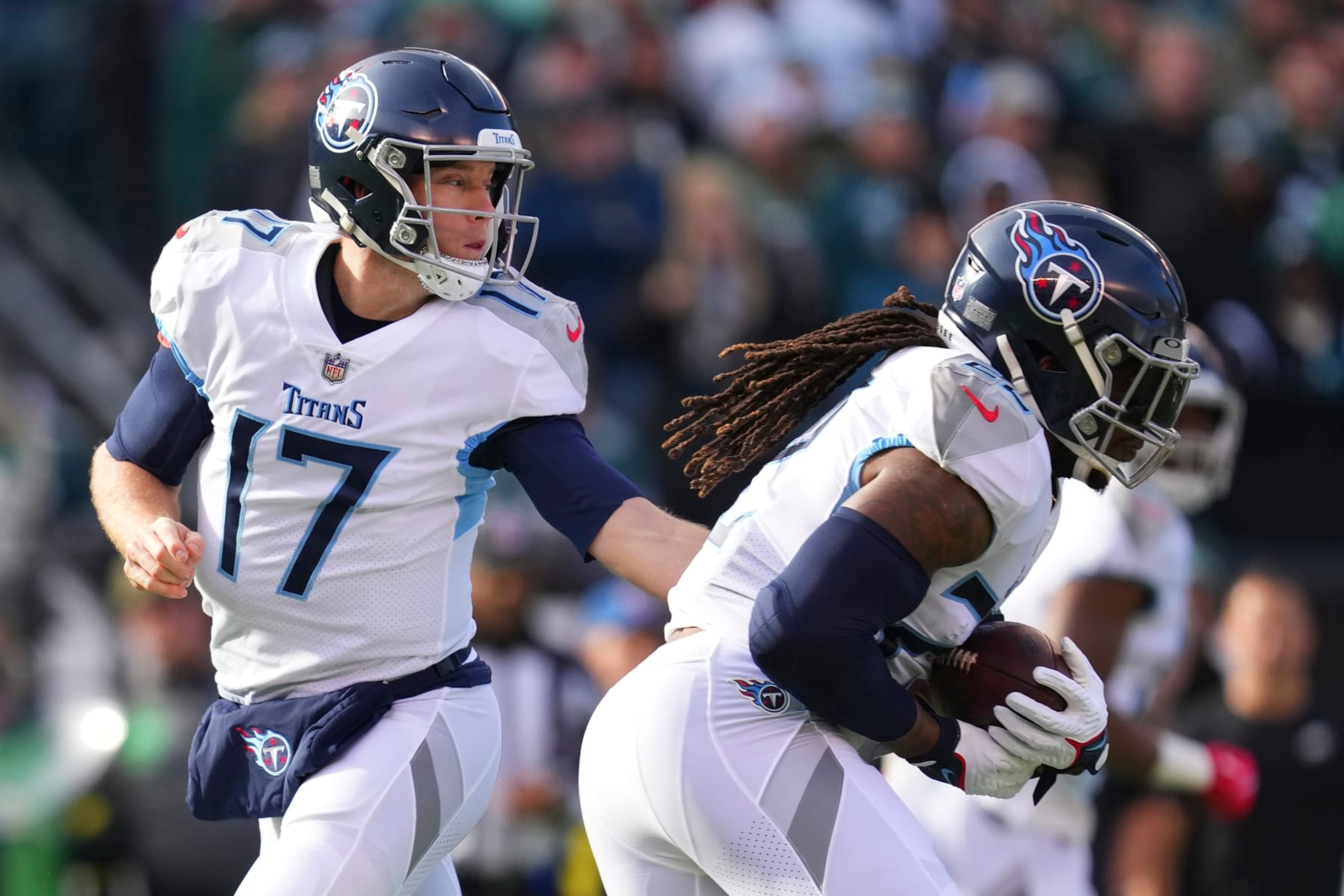 PHILADELPHIA, PA - DECEMBER 04: Ryan Tannehill #17 of the Tennessee Titans hands the ball off to Derrick Henry #22 against the Philadelphia Eagles at Lincoln Financial Field on December 4, 2022 in Philadelphia, Pennsylvania. (Photo by Mitchell Leff/Getty Images) PHILADELPHIA, PA - DECEMBER 04: Ryan Tannehill #17 of the Tennessee Titans hands the ball off to Derrick Henry #22 against the Philadelphia Eagles at Lincoln Financial Field on December 4, 2022 in Philadelphia, Pennsylvania. (Photo by Mitchell Leff/Getty Images)