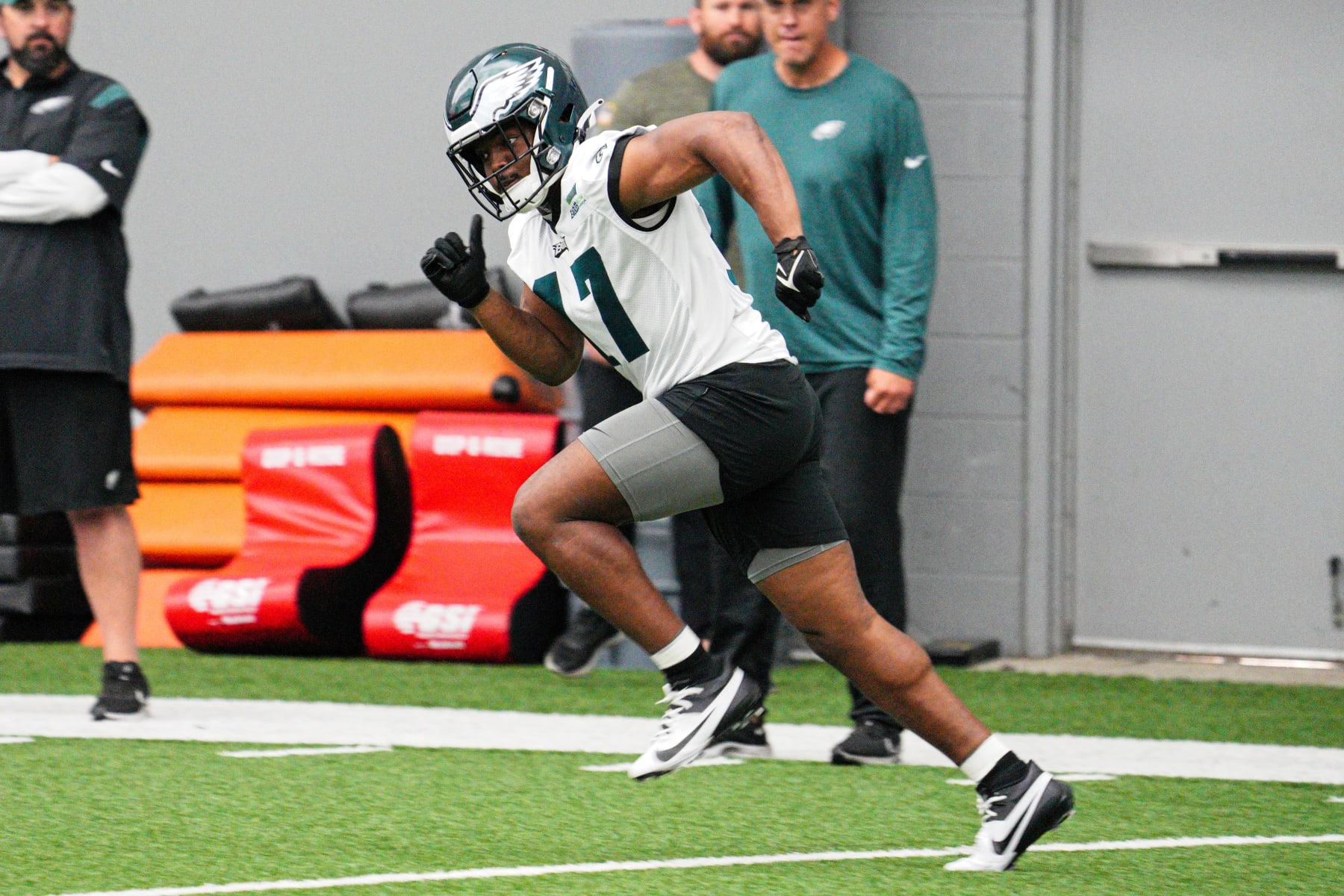 PHILADELPHIA, PA - JUNE 08: Philadelphia Eagles linebacker Nakobe Dean (17) participates in the Philadelphia Eagles OTA on June 8, 2023 at the NovaCare Complex in Philadelphia, PA. (Photo by Andy Lewis/Icon Sportswire via Getty Images)
