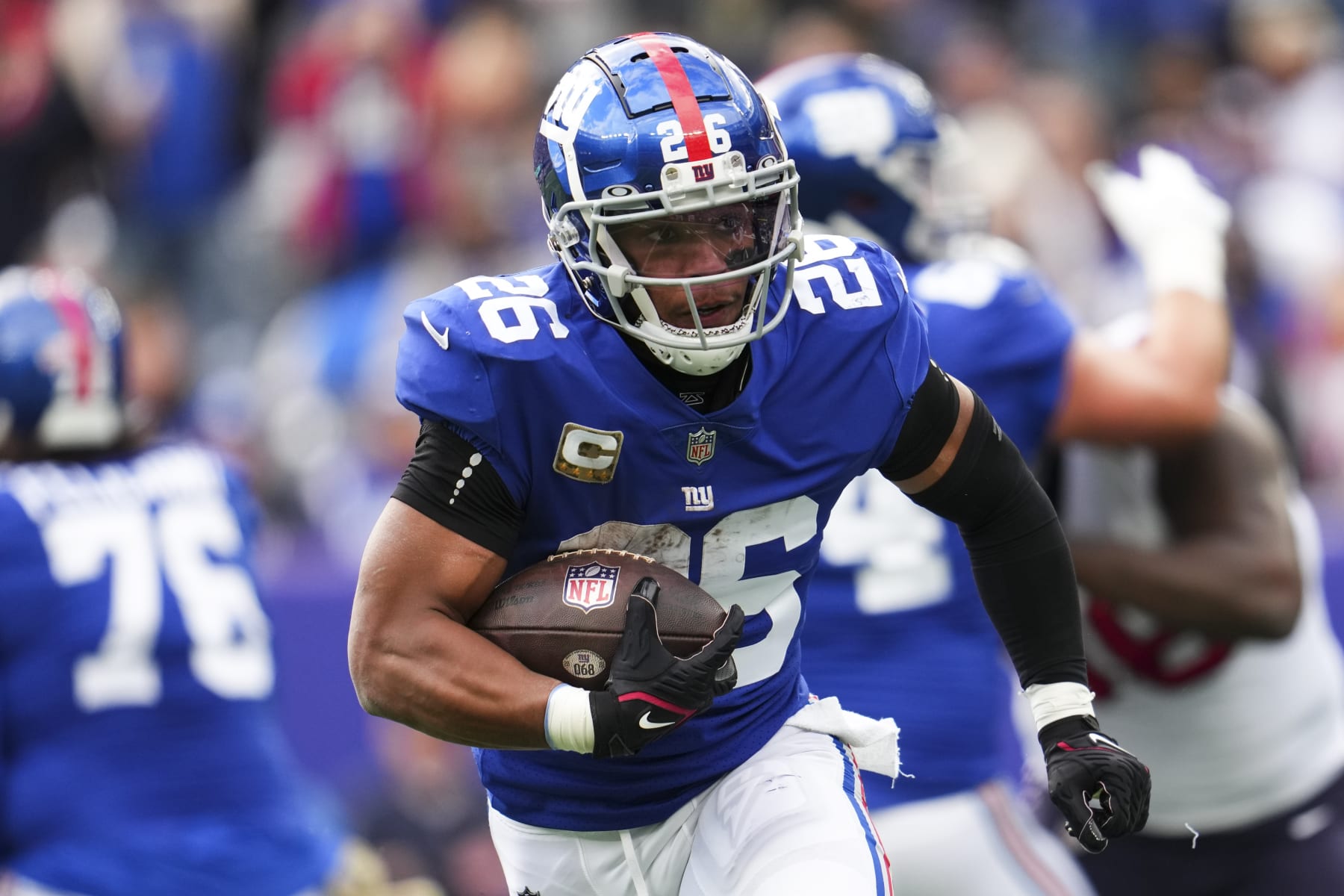 EAST RUTHERFORD, NJ - NOVEMBER 13: Saquon Barkley #26 of the New York Giants runs the ball against the Houston Texans at MetLife Stadium on November 13, 2022 in East Rutherford, New Jersey. (Photo by Cooper Neill/Getty Images)