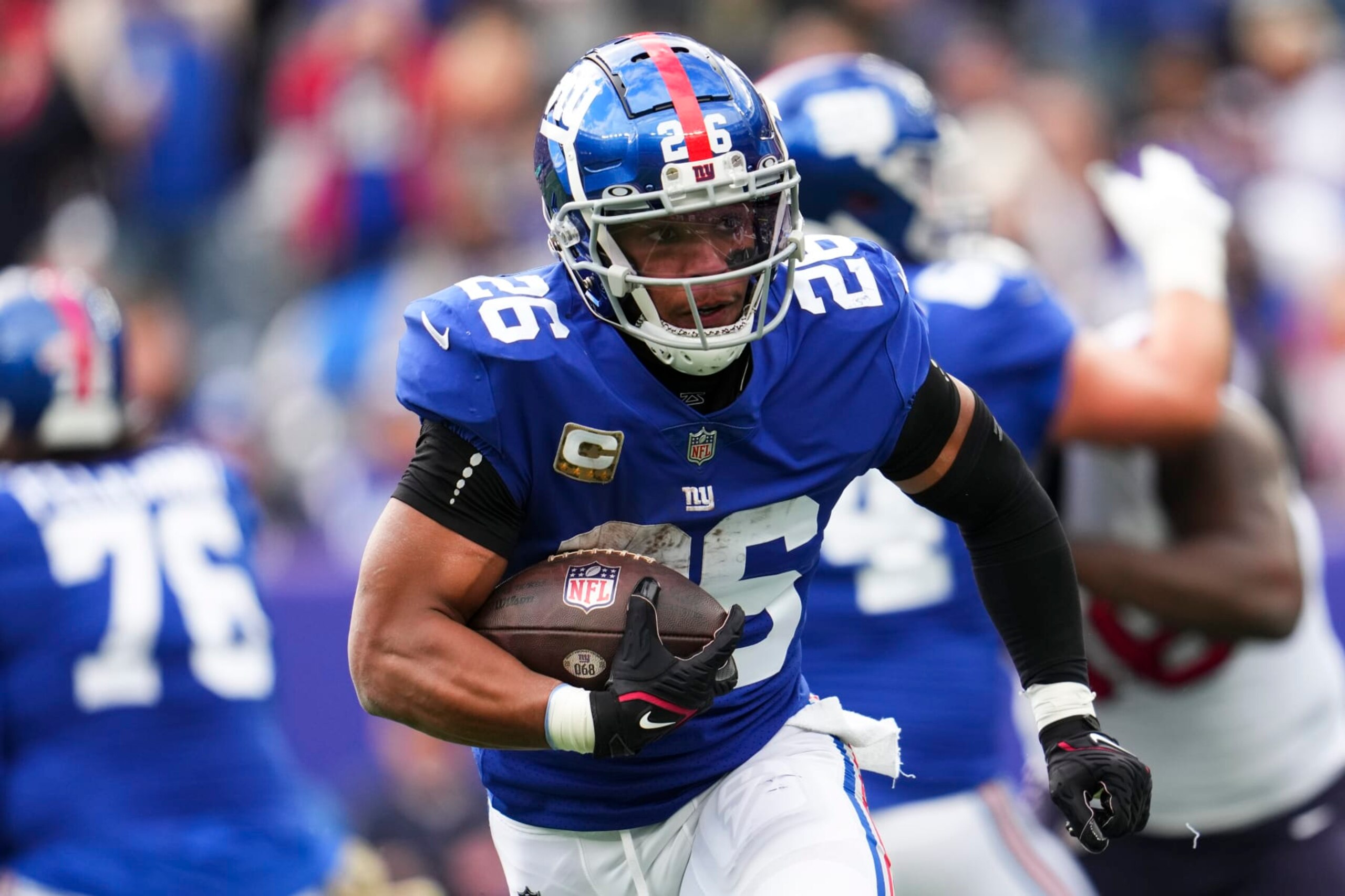 EAST RUTHERFORD, NJ - NOVEMBER 13: Saquon Barkley #26 of the New York Giants runs the ball against the Houston Texans at MetLife Stadium on November 13, 2022 in East Rutherford, New Jersey. (Photo by Cooper Neill/Getty Images)