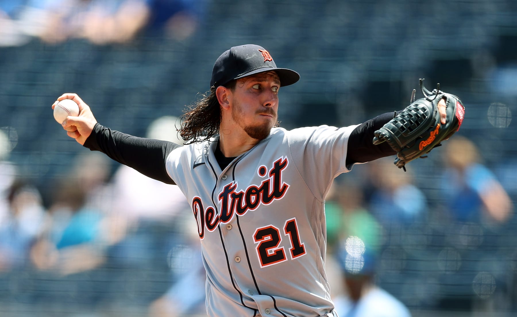 KANSAS CITY, MISSOURI - JULY 20:  Starting pitcher Michael Lorenzen #21 of the Detroit Tigers pitches during the 1st inning of the game against the Kansas City Royals at Kauffman Stadium on July 20, 2023 in Kansas City, Missouri. (Photo by Jamie Squire/Getty Images)