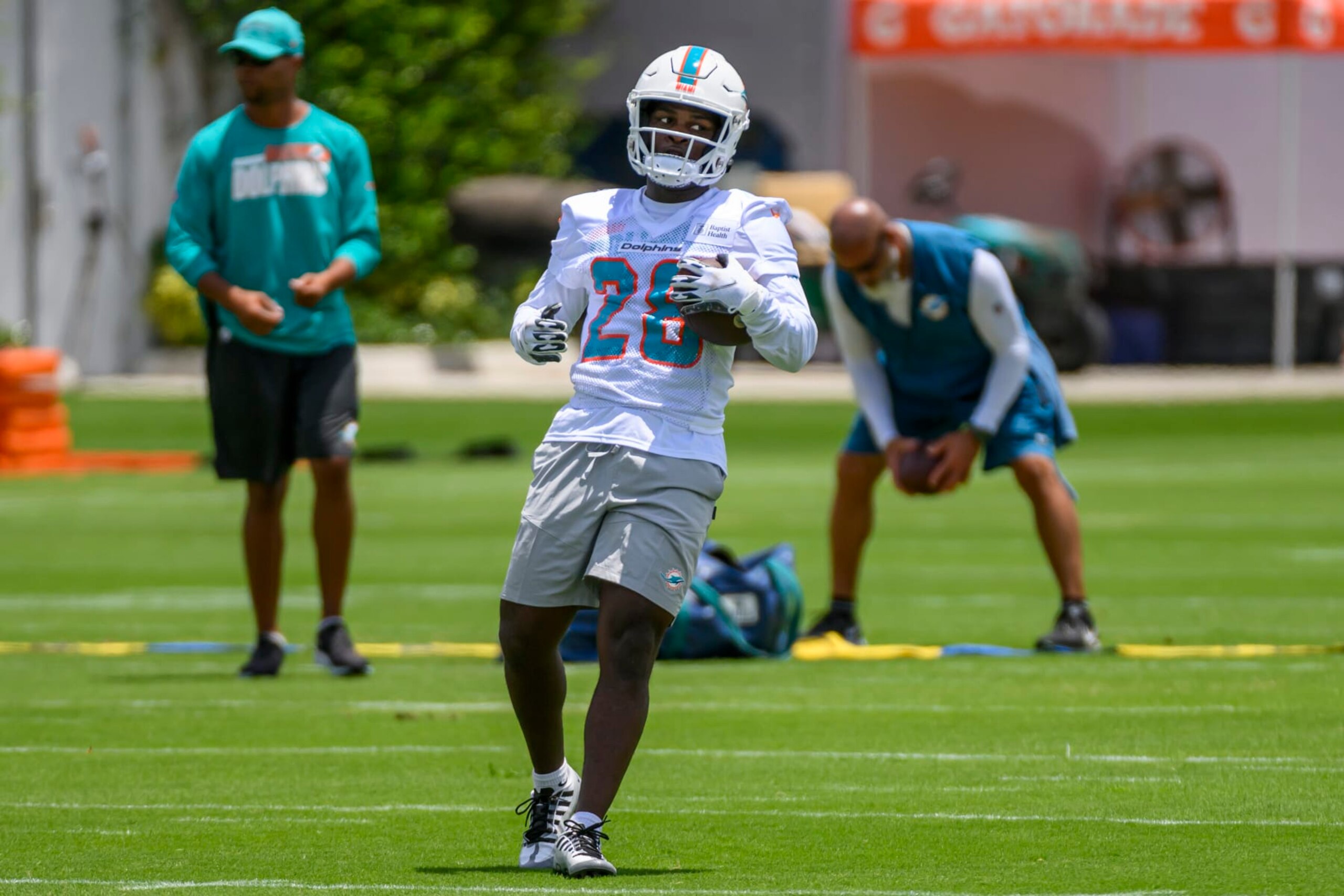 MIAMI GARDENS, FL - MAY 12: Miami Dolphins running back Devon Achane (28) runs with the ball on the field during the rookie minicamp at the Baptist Health Training Complex on May 12, 2023 in Miami Gardens, Florida. (Photo by Doug Murray/Icon Sportswire via Getty Images)