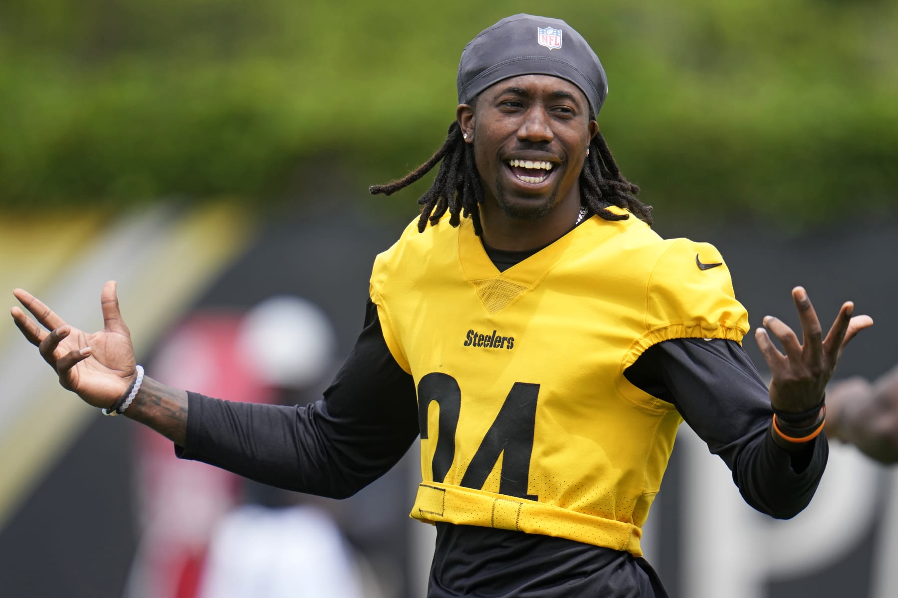 Pittsburgh Steelers cornerback Joey Porter Jr., warms up during the team's NFL football practice in Pittsburgh, Wednesday, June 14, 2023. (AP Photo/Gene J. Puskar)