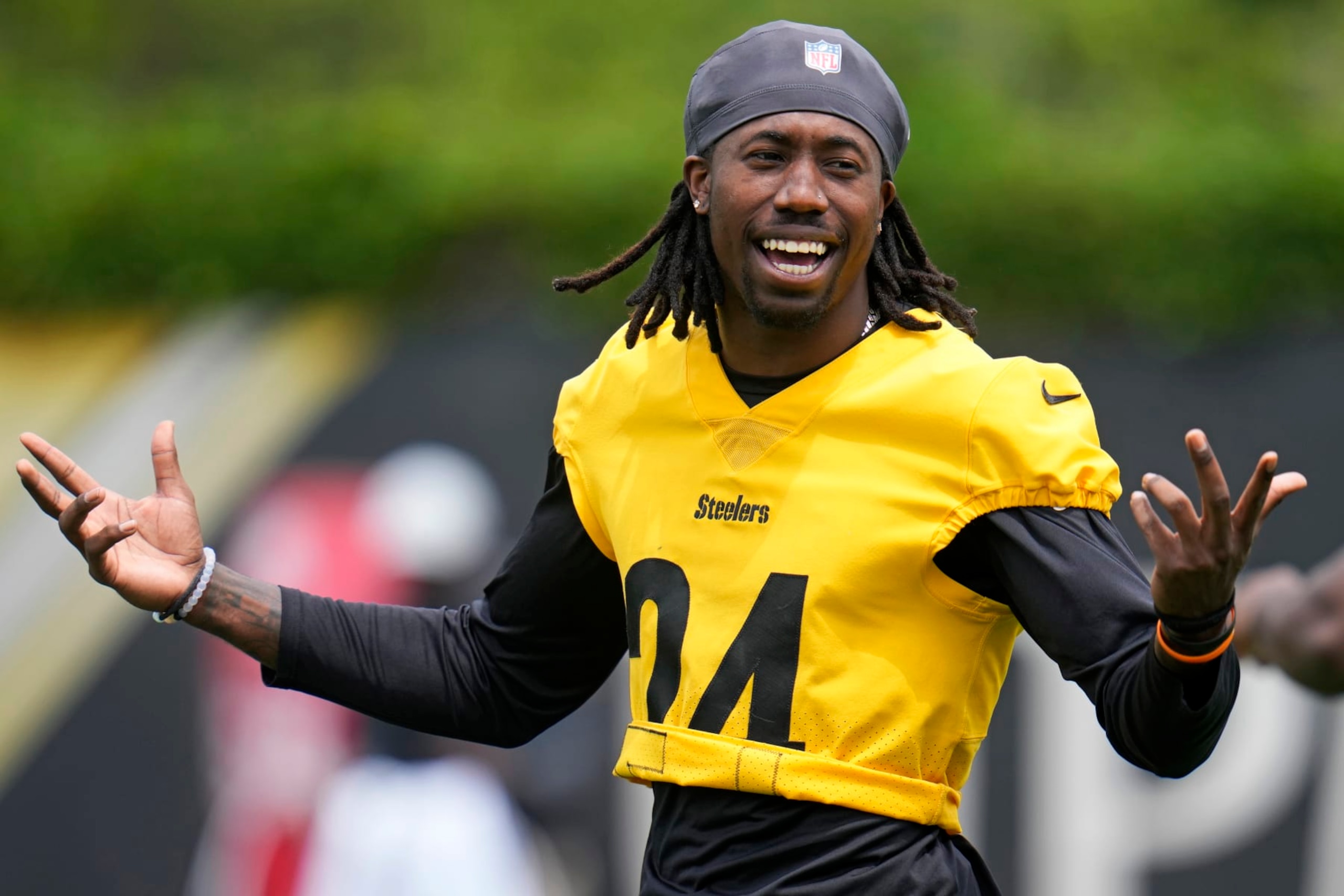 Pittsburgh Steelers cornerback Joey Porter Jr., warms up during the team's NFL football practice in Pittsburgh, Wednesday, June 14, 2023. (AP Photo/Gene J. Puskar)