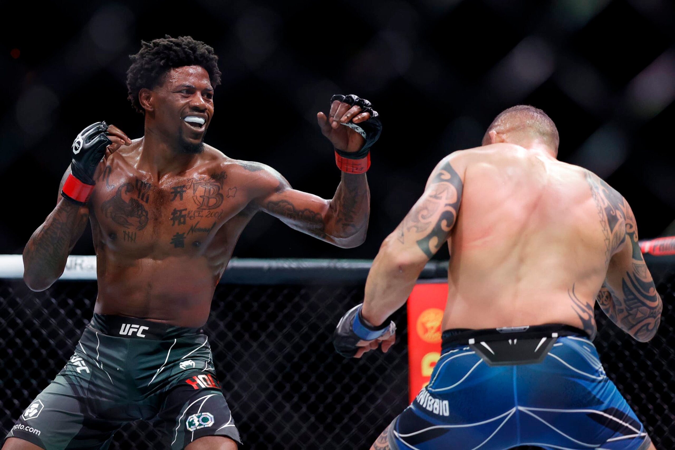 Kevin Holland (left) squares off with Santiago Ponzinibbio.