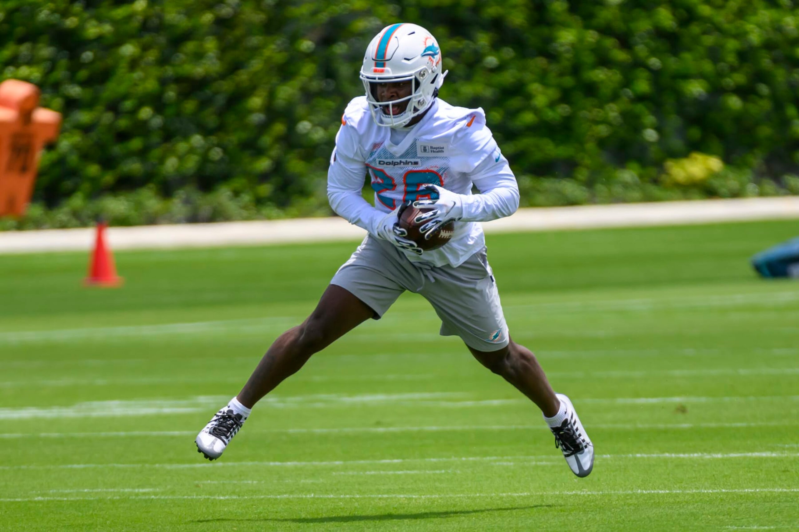 MIAMI GARDENS, FL - MAY 12: Miami Dolphins running back Devon Achane (28) runs with the ball on the field during the rookie minicamp at the Baptist Health Training Complex on May 12, 2023 in Miami Gardens, Florida. (Photo by Doug Murray/Icon Sportswire via Getty Images)