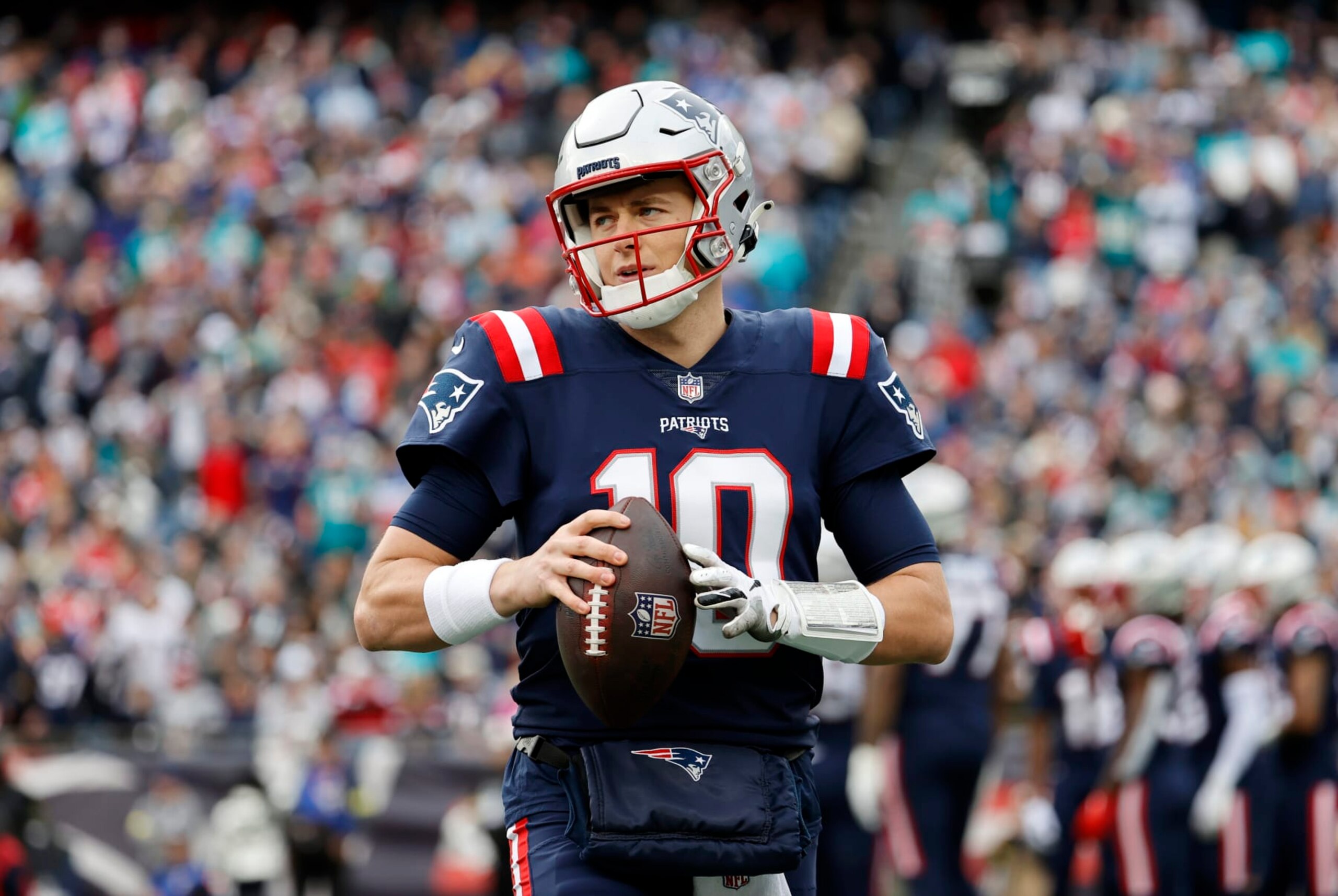 FOXBOROUGH, MA - JANUARY 01: New England Patriots quarterback Mac Jones (10) warms up through a tv timeout during a game between the New England Patriots and the Miami Dolphins on January 1, 2023, at Gillette Stadium in Foxboro, Massachusetts. (Photo by Fred Kfoury III/Icon Sportswire via Getty Images) FOXBOROUGH, MA - JANUARY 01: New England Patriots quarterback Mac Jones (10) warms up through a tv timeout during a game between the New England Patriots and the Miami Dolphins on January 1, 2023, at Gillette Stadium in Foxboro, Massachusetts. (Photo by Fred Kfoury III/Icon Sportswire via Getty Images)