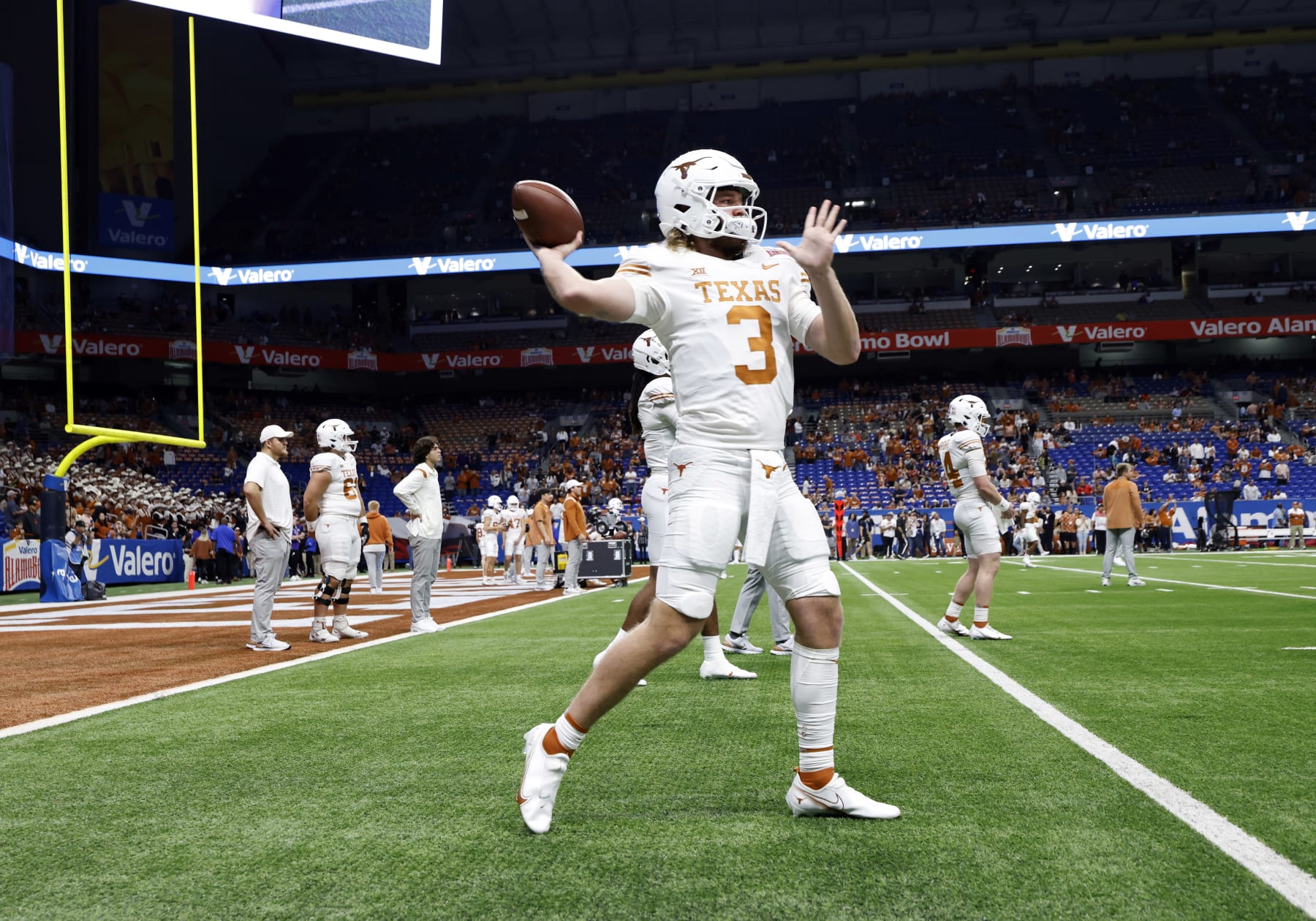 SAN ANTONIO, TX - DECEMBER 29: Texas Longhorns quarterback Quinn Ewers (3) warms up before the game against the Washington Huskies during the Valero Alamo Bowl football game at the Alamodome on December 29, 2022 in San Antonio, TX. (Photo by Adam Davis/Icon Sportswire via Getty Images)