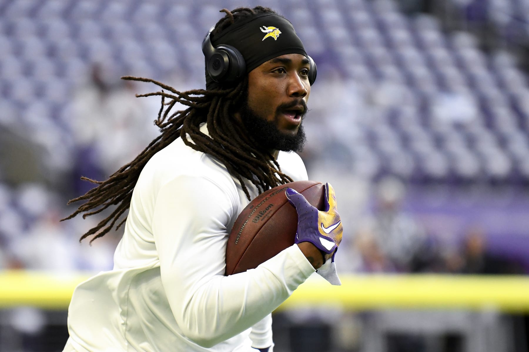 MINNEAPOLIS, MINNESOTA - DECEMBER 24: Dalvin Cook #4 of the Minnesota Vikings warms up against the New York Giants at U.S. Bank Stadium on December 24, 2022 in Minneapolis, Minnesota. (Photo by Stephen Maturen/Getty Images)
