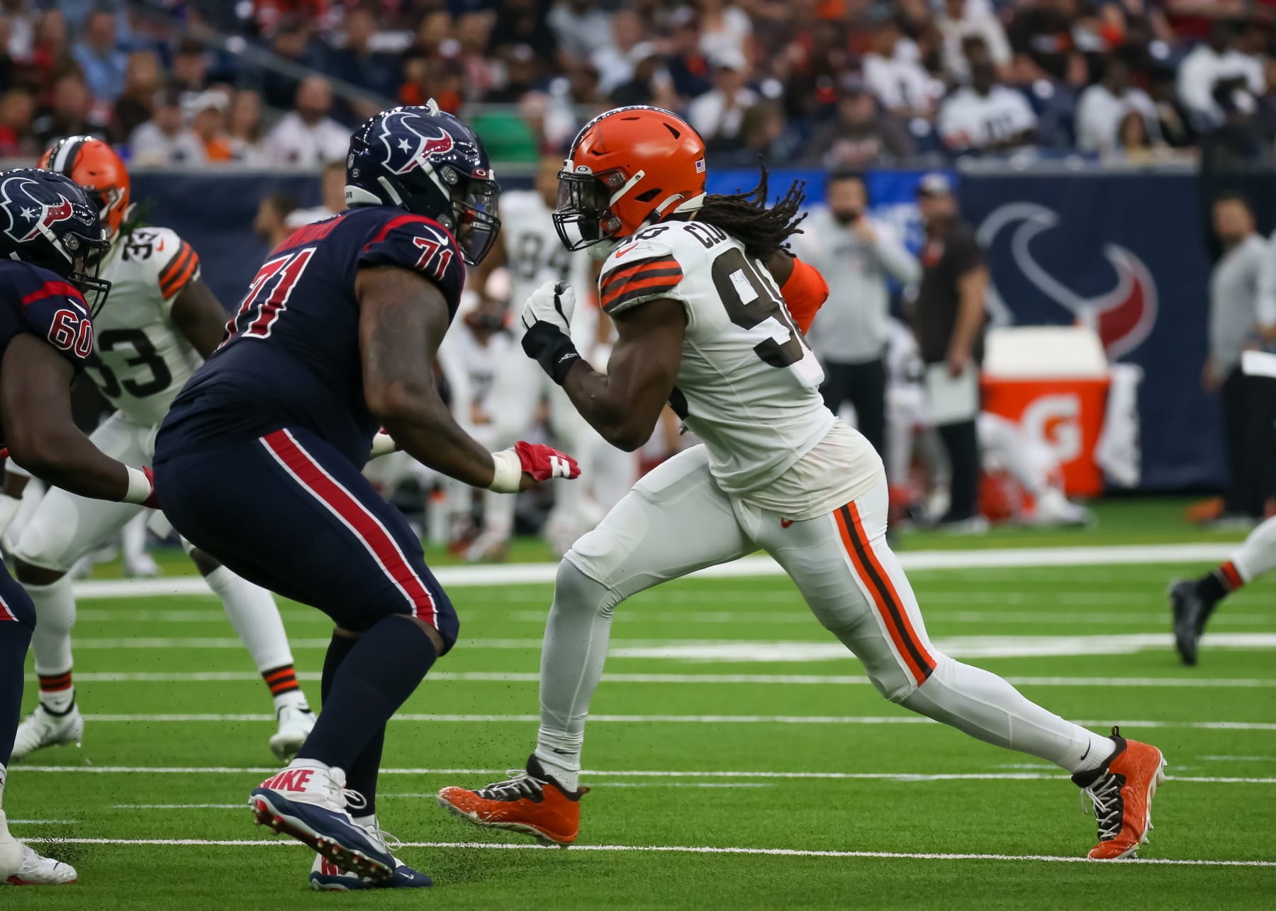 HOUSTON, TX - DECEMBER 04:  Houston Texans offensive tackle Tytus Howard (71) prepares to block Cleveland Browns defensive end Jadeveon Clowney (90) in the third quarter during the NFL game between the Cleveland Browns and Houston Texans on December 4, 2022 at NRG Stadium in Houston, Texas.  (Photo by Leslie Plaza Johnson/Icon Sportswire via Getty Images)