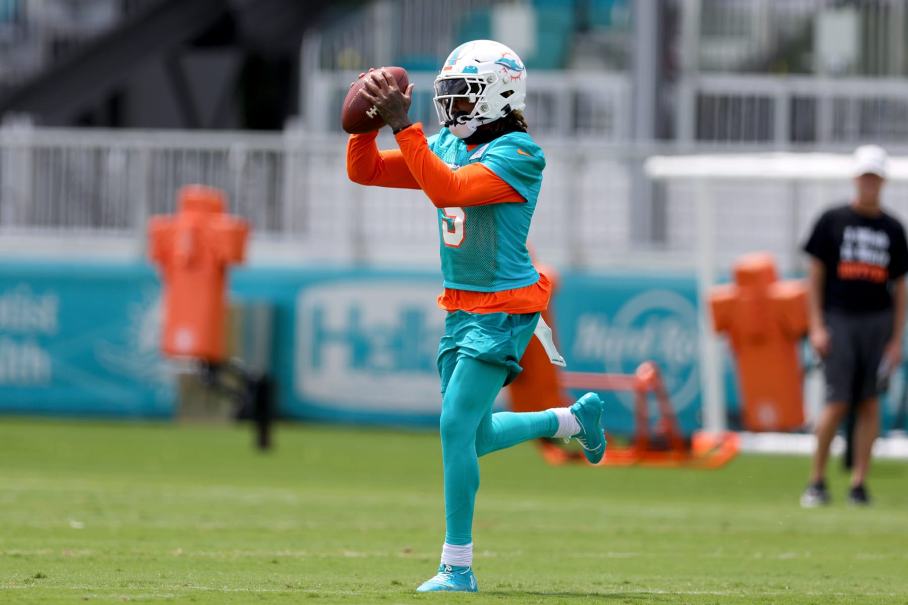 MIAMI GARDENS, FLORIDA - JUNE 08: Jalen Ramsey #5 of the Miami Dolphins takes part in a drill during practice at Baptist Health Training Complex on June 08, 2023 in Miami Gardens, Florida. (Photo by Megan Briggs/Getty Images) MIAMI GARDENS, FLORIDA - JUNE 08: Jalen Ramsey #5 of the Miami Dolphins takes part in a drill during practice at Baptist Health Training Complex on June 08, 2023 in Miami Gardens, Florida. (Photo by Megan Briggs/Getty Images)