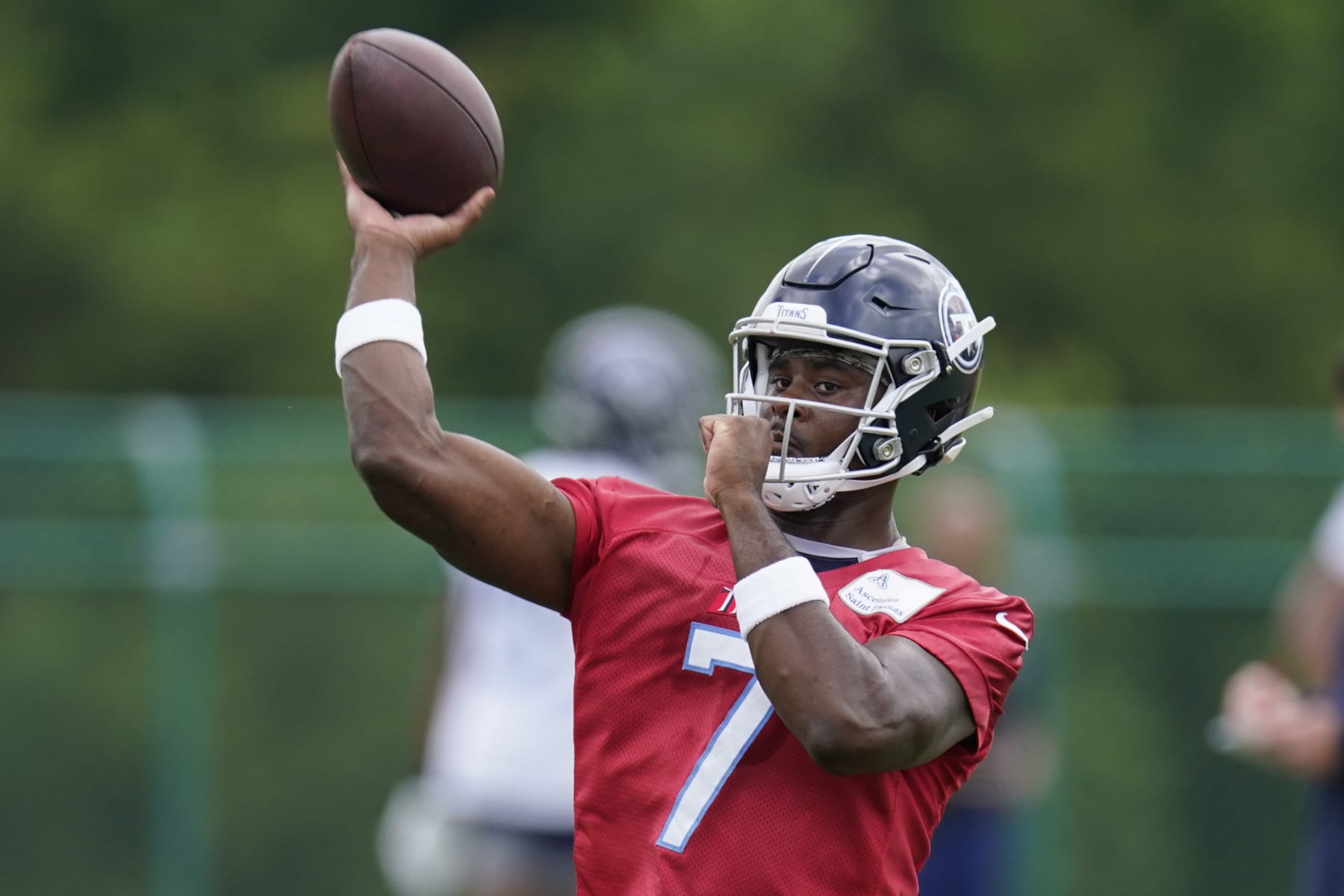 Tennessee Titans quarterback Malik Willis (7) throws a pass during NFL football practice Wednesday, May 31, 2023, in Nashville, Tenn. (AP Photo/George Walker IV)