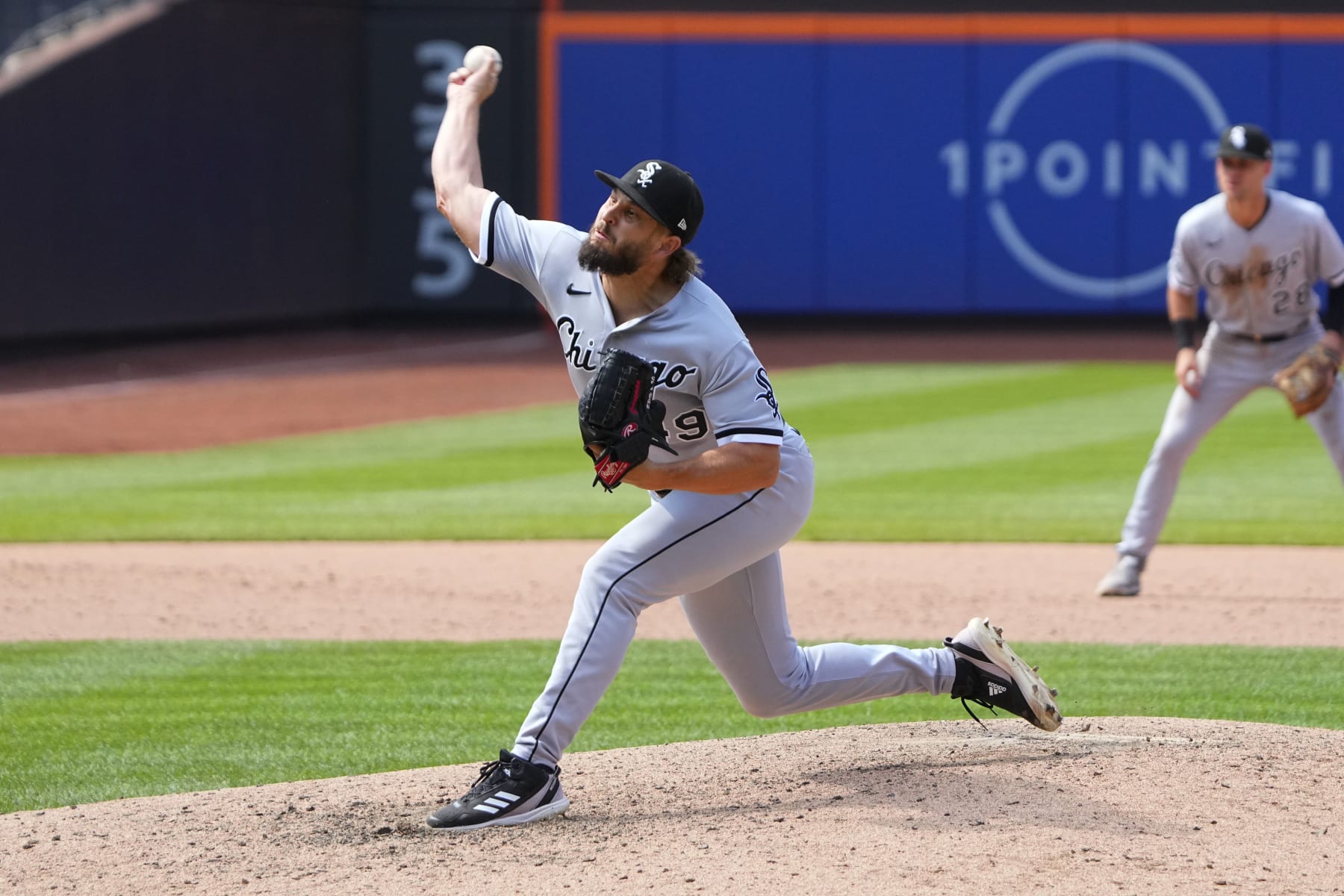 FLUSHING, NY - JULY 20: Chicago White Sox Pitcher Kendall Graveman (49) delivers a pitch during the ninth inning of the Major League Baseball game between the Chicago White Sox and New York Mets on July 20, 2023, at Citi Field in Flushing, NY. (Photo by Gregory Fisher/Icon Sportswire via Getty Images)